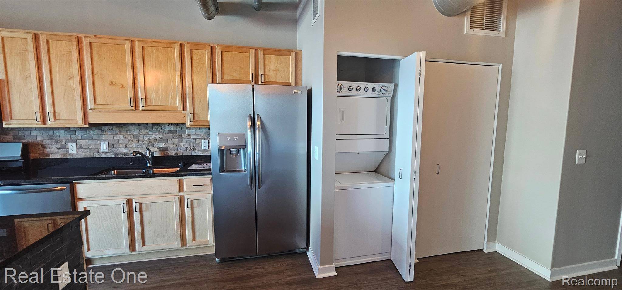 Royal Oak, MI 48067,100 W 5th ST #406