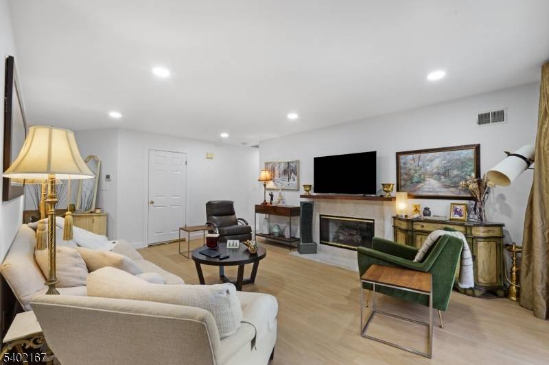 Little Falls Twp., NJ 07424,5 Tulip Cres #1C