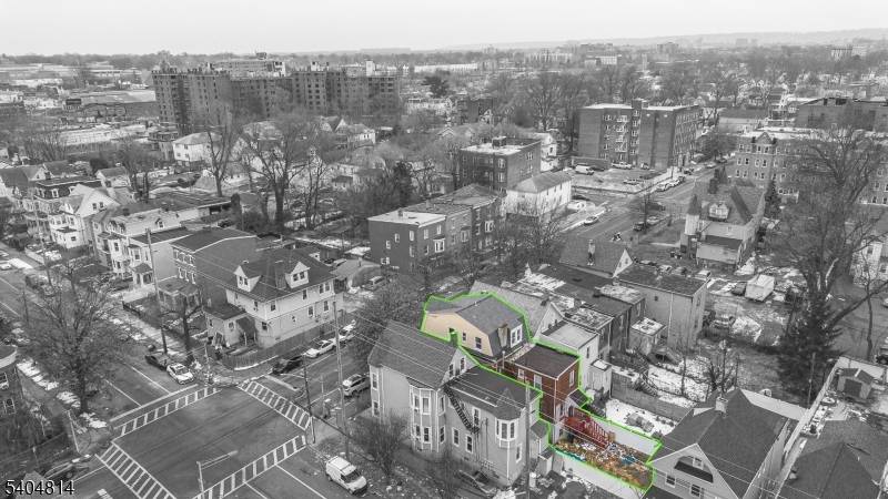 Newark City, NJ 07107,267 6th Ave W