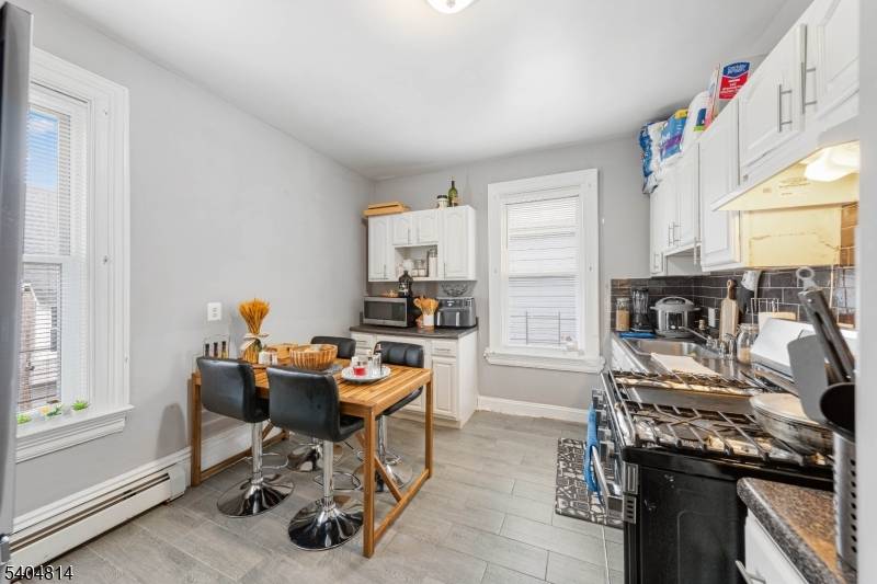 Newark City, NJ 07107,267 6th Ave W