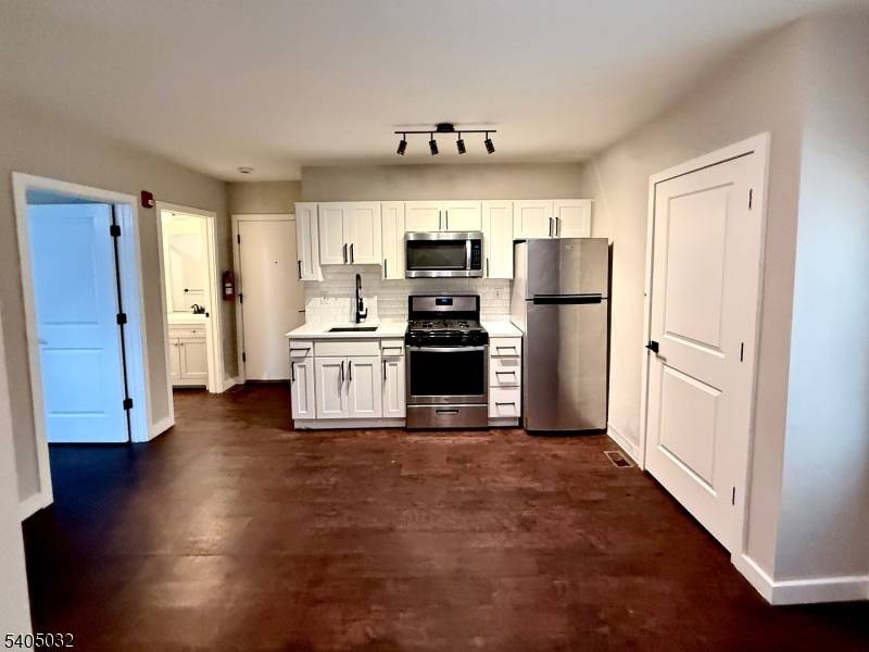 Newton Town, NJ 07860,196 Spring St #1