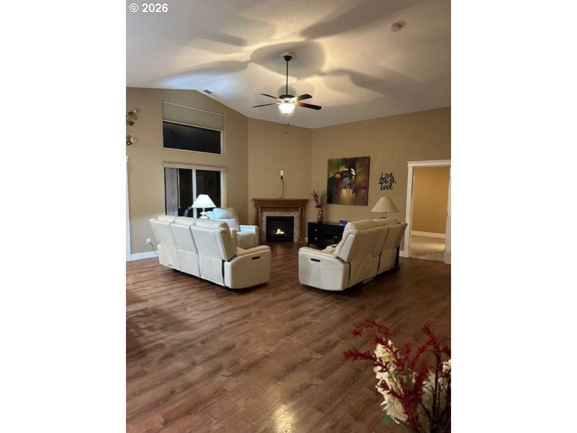 Salem, OR 97302,2072 EQUESTRIAN LOOP