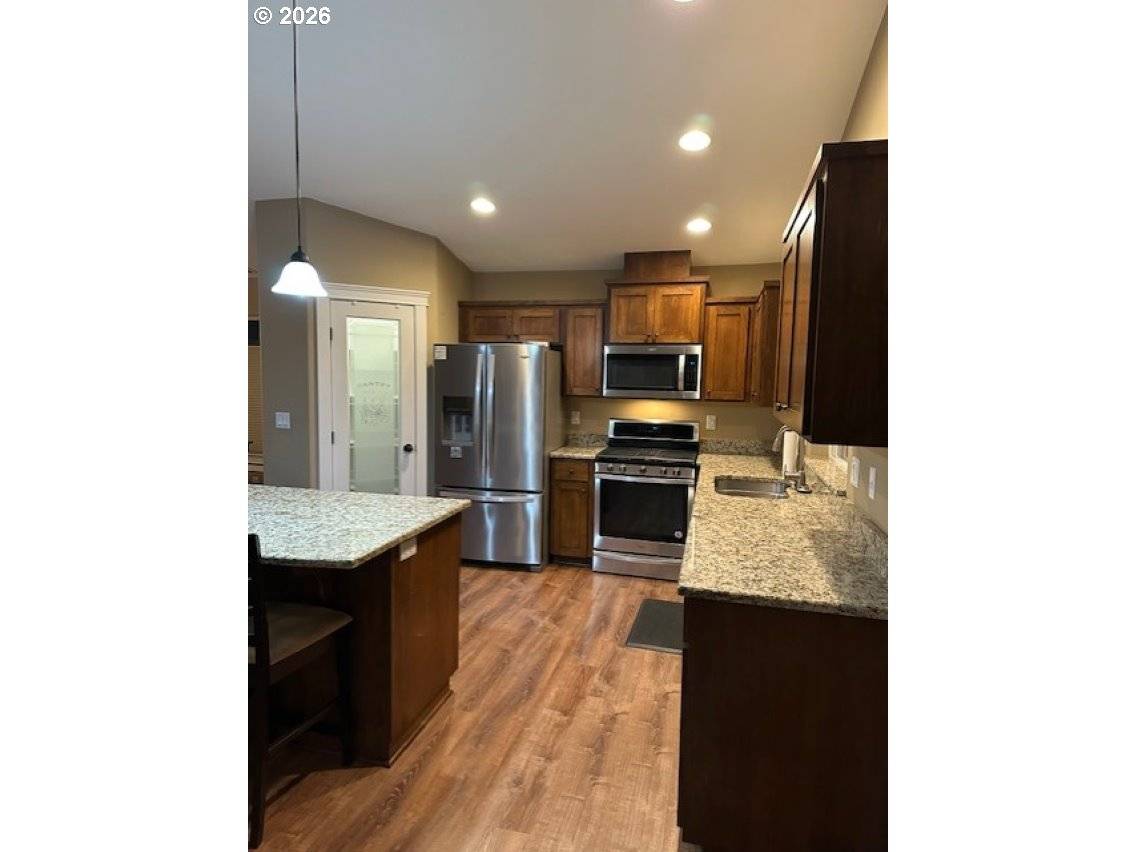 Salem, OR 97302,2072 EQUESTRIAN LOOP