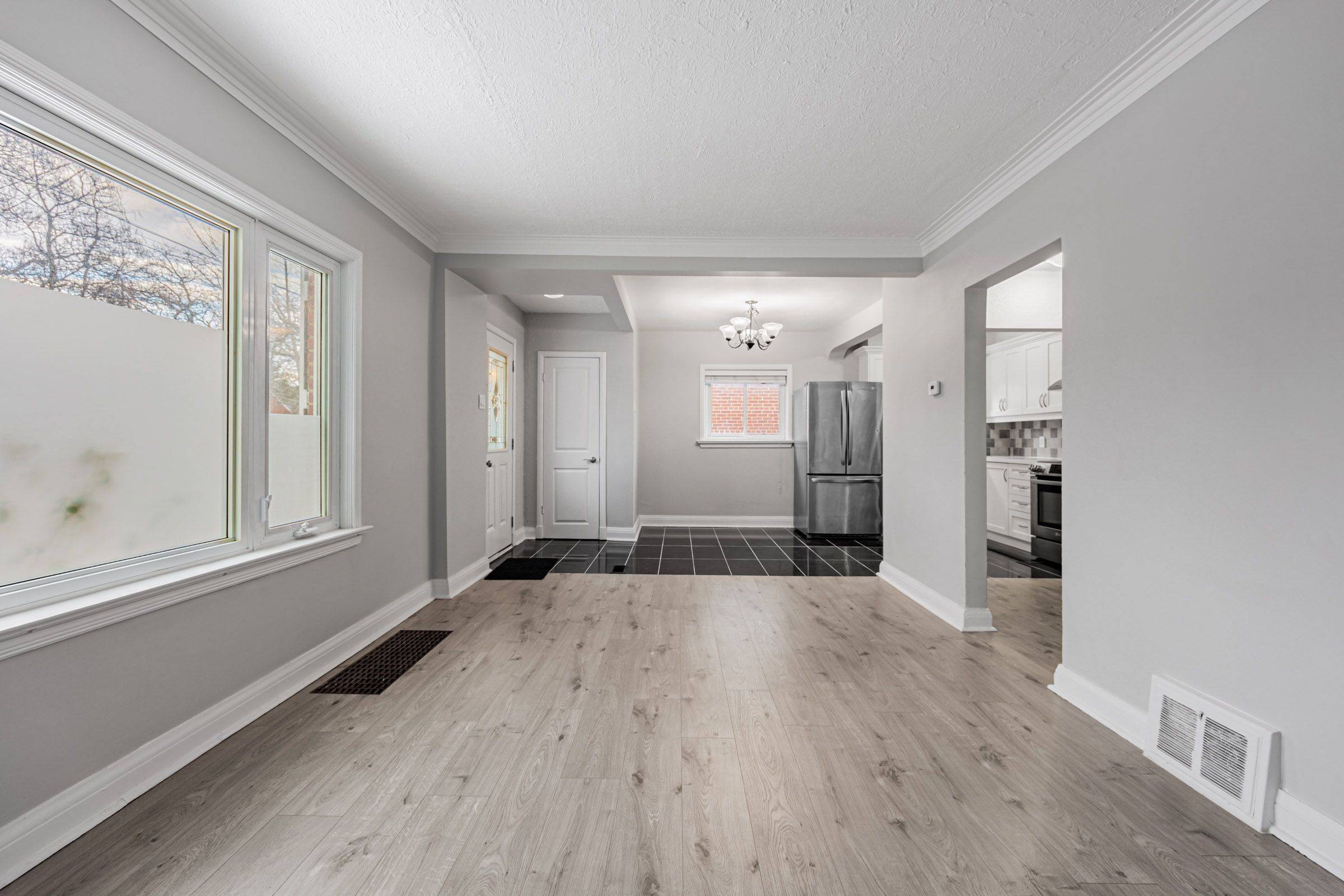 Toronto E04, ON M1L 1Y8,11 Dorine CRES