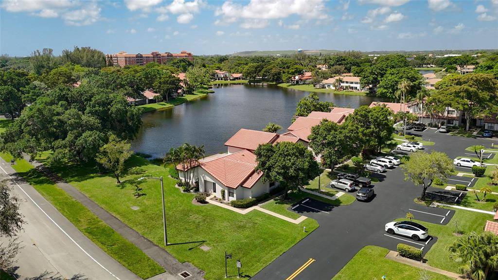 Deerfield Beach, FL 33442,606 Deer Creek Lake Point North Ln