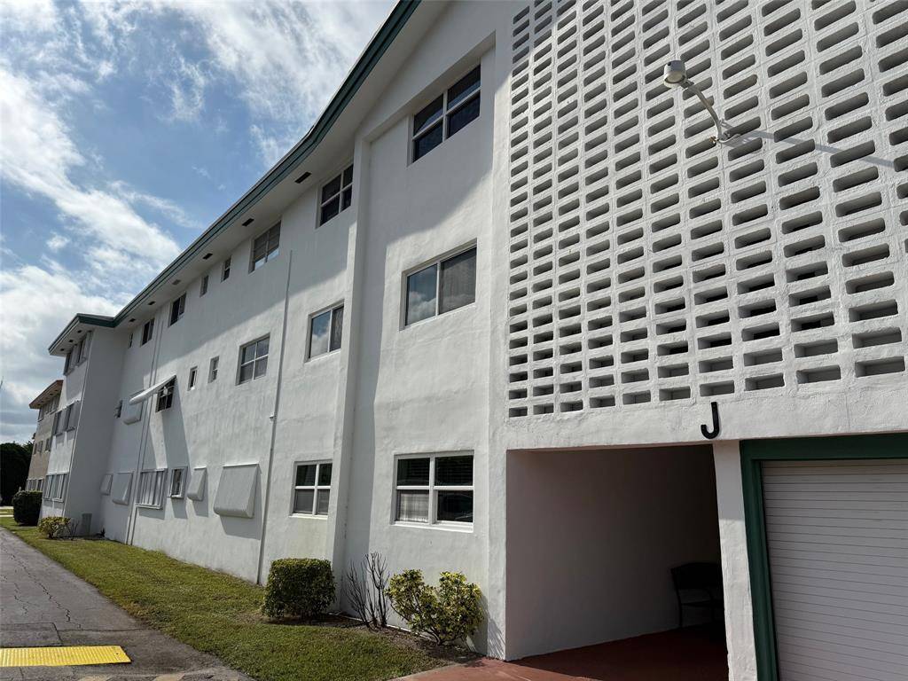 Hollywood, FL 33021,5300 Washington St #J 118