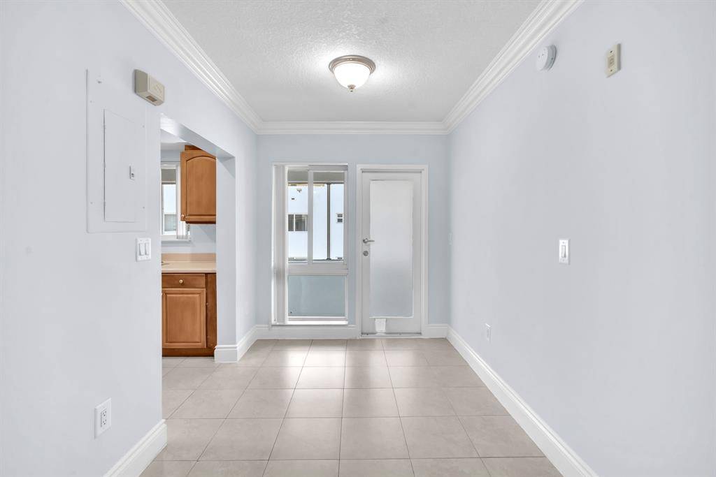 Bal Harbour, FL 33154,9930 Collins Ave #14