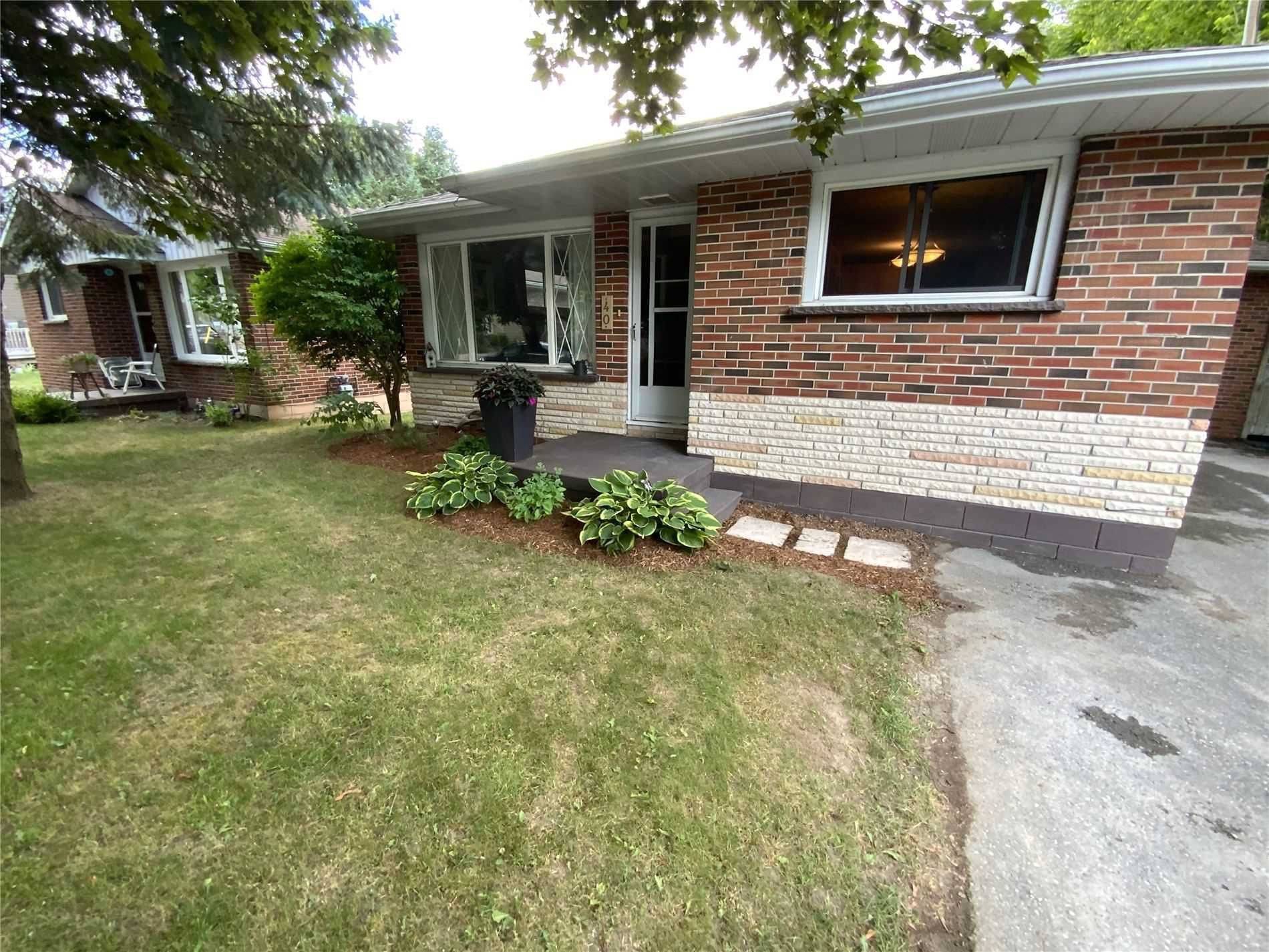 Uxbridge, ON L9P 1J3,40 Bascom ST #Upper