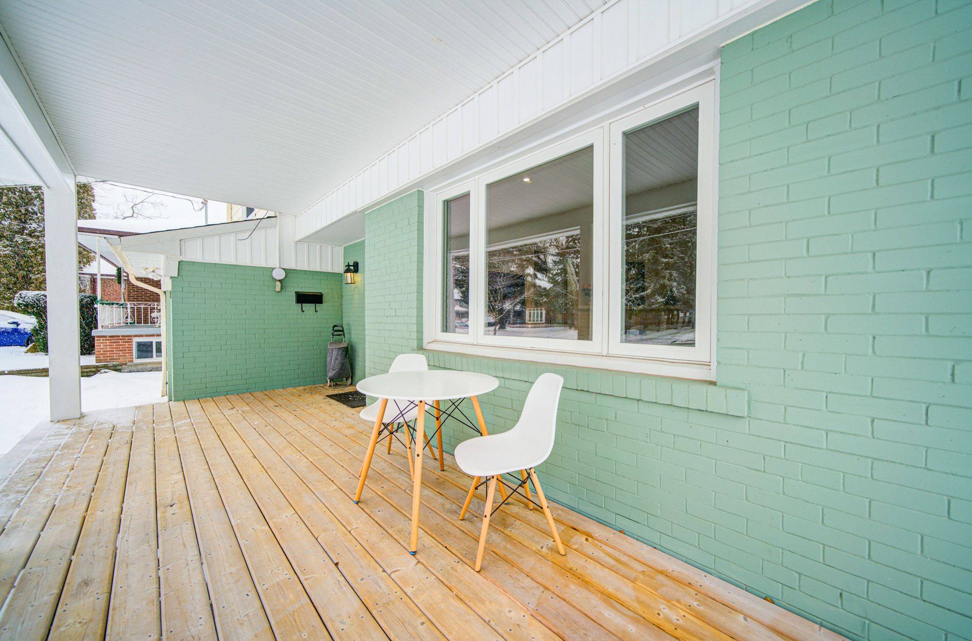 Richmond Hill, ON L4C 3Y8,222 Richmond ST