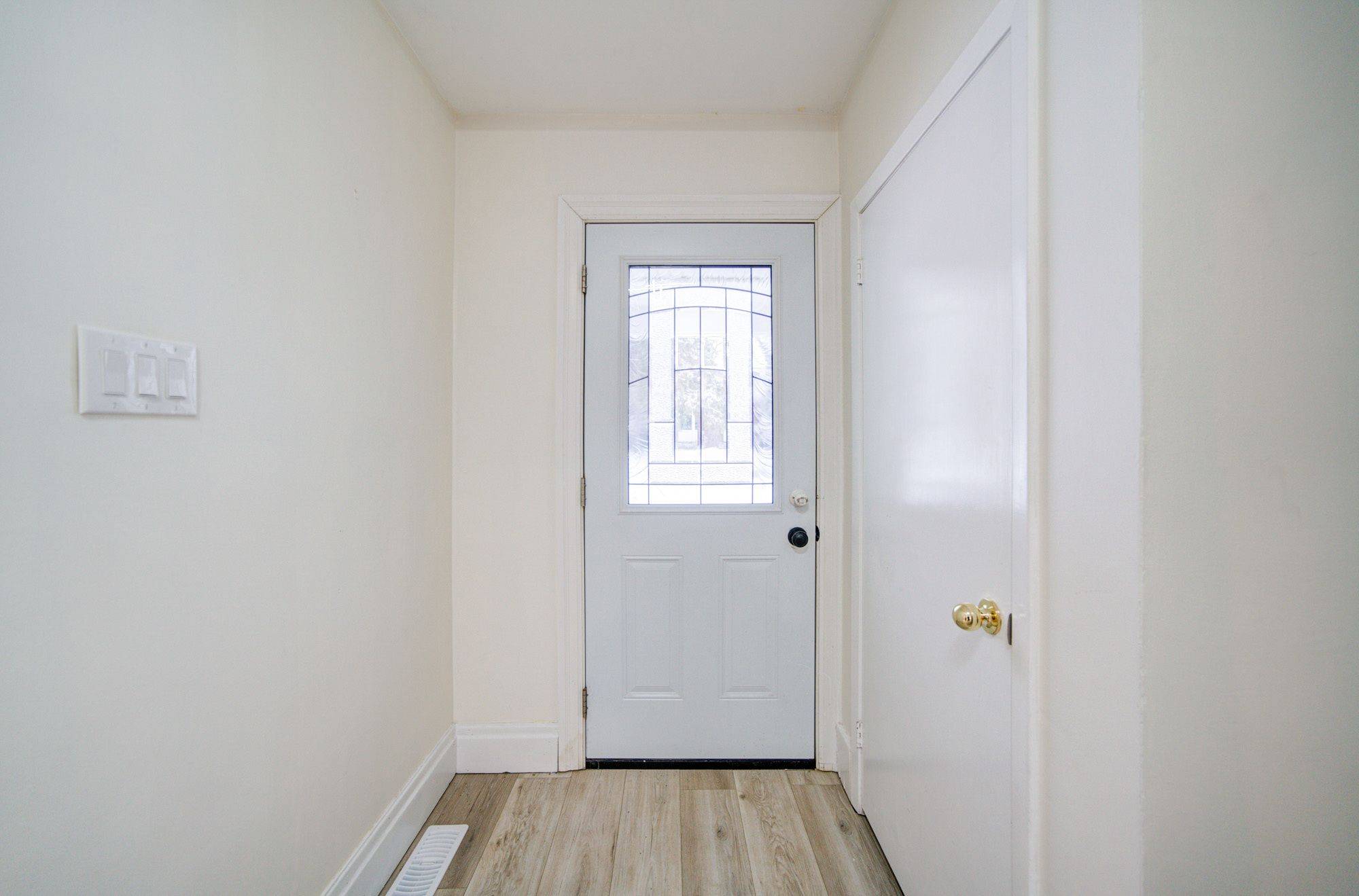 Richmond Hill, ON L4C 3Y8,222 Richmond ST