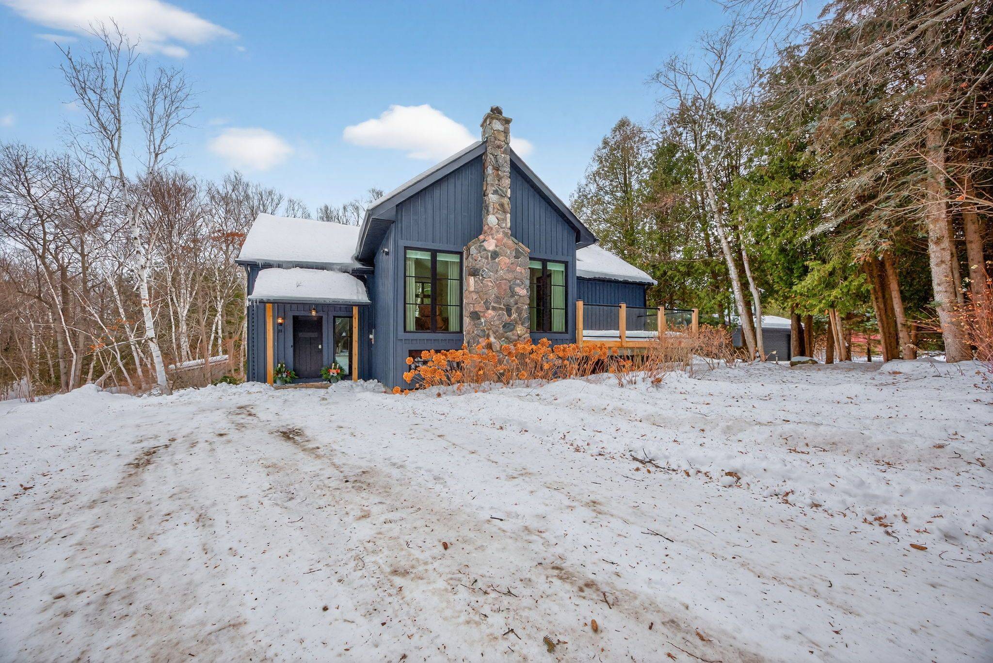 Collingwood, ON L9Y 5A9,33 Slalom Gate RD