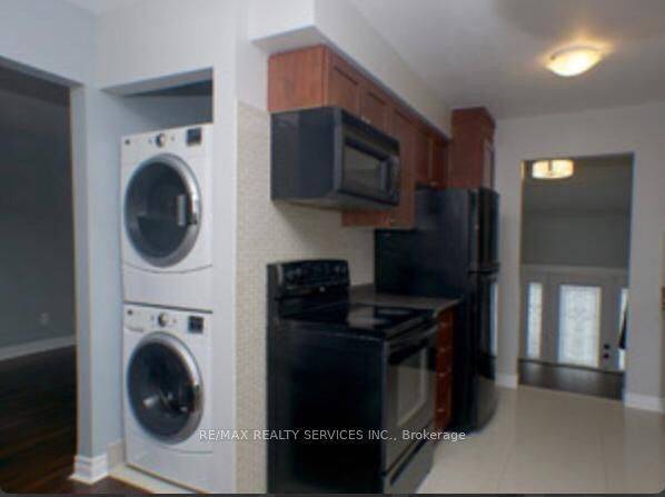 Brampton, ON L6Z 1E4,48 Kincaid CT #Upper