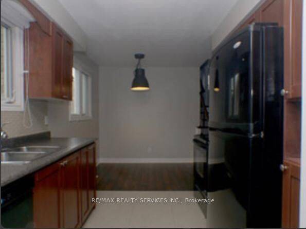 Brampton, ON L6Z 1E4,48 Kincaid CT #Upper