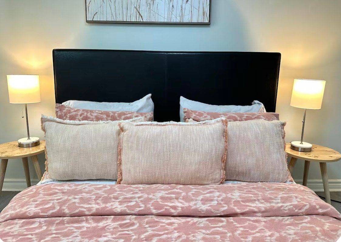 Oakville, ON L6L 1Z4,1350 Rebecca ST