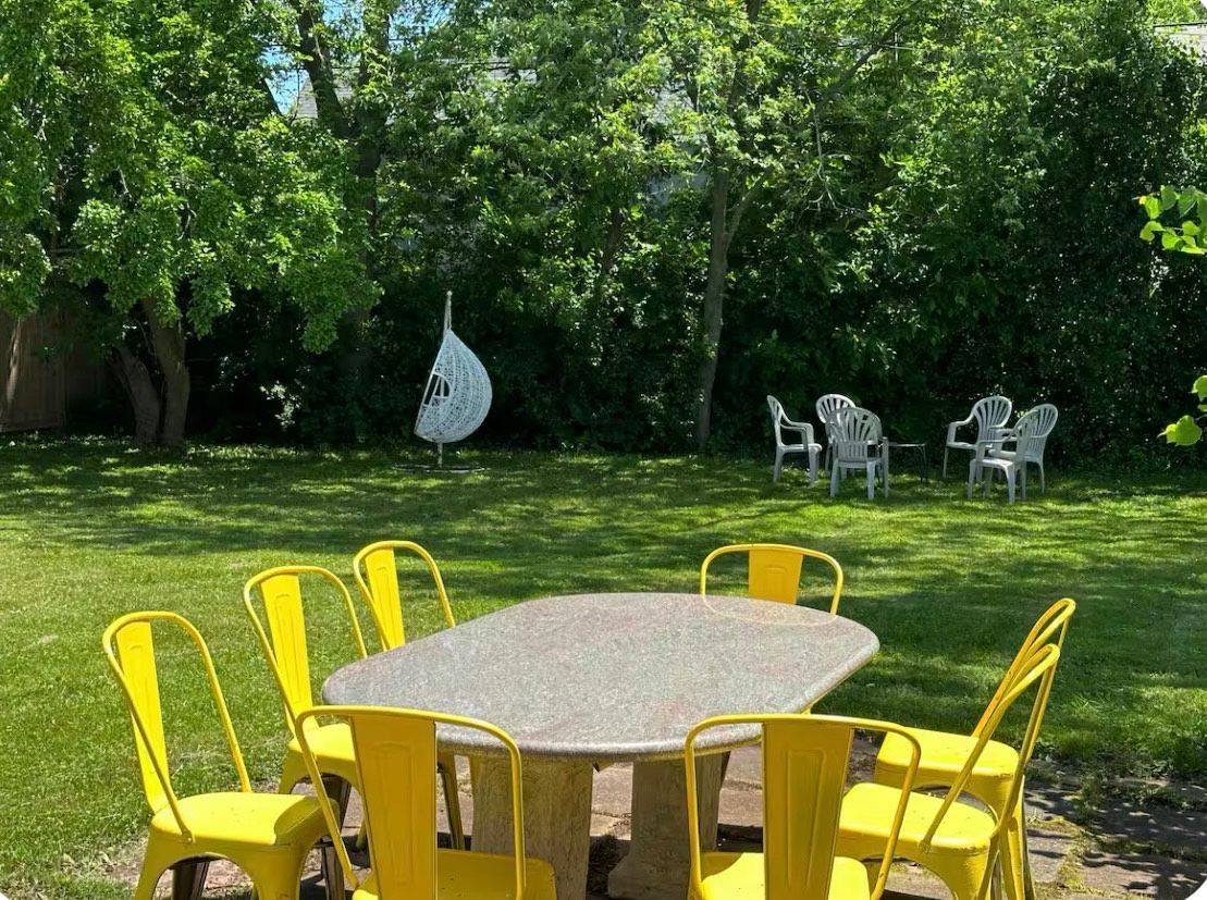 Oakville, ON L6L 1Z4,1350 Rebecca ST