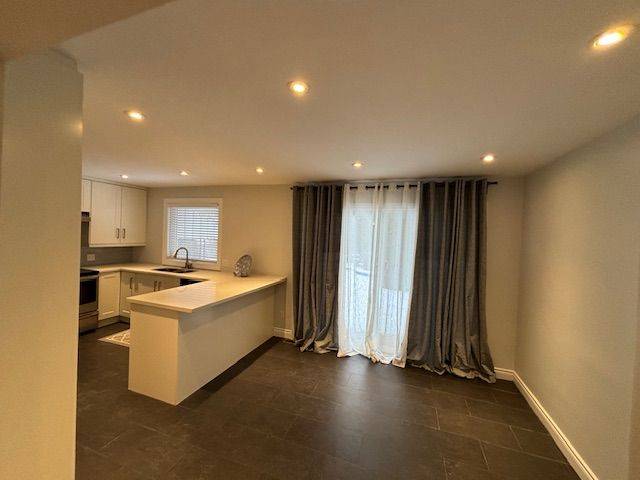 Oakville, ON L6L 1V1,2438 Hixon ST