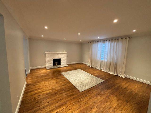 Oakville, ON L6L 1V1,2438 Hixon ST