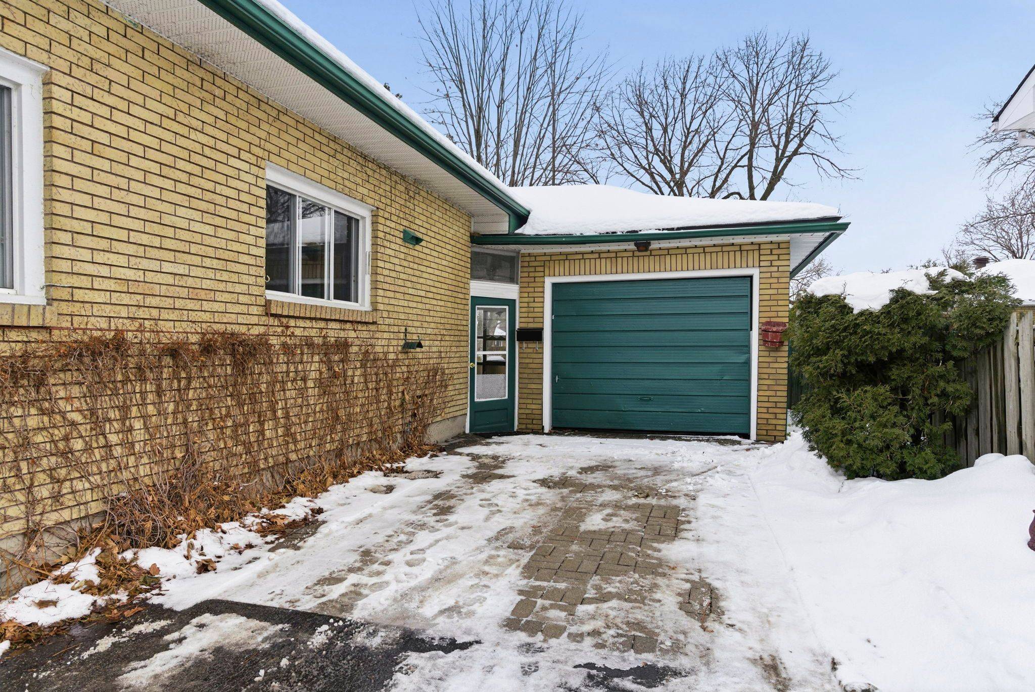 Cornwall, ON K6J 2H9,217 Pescod AVE