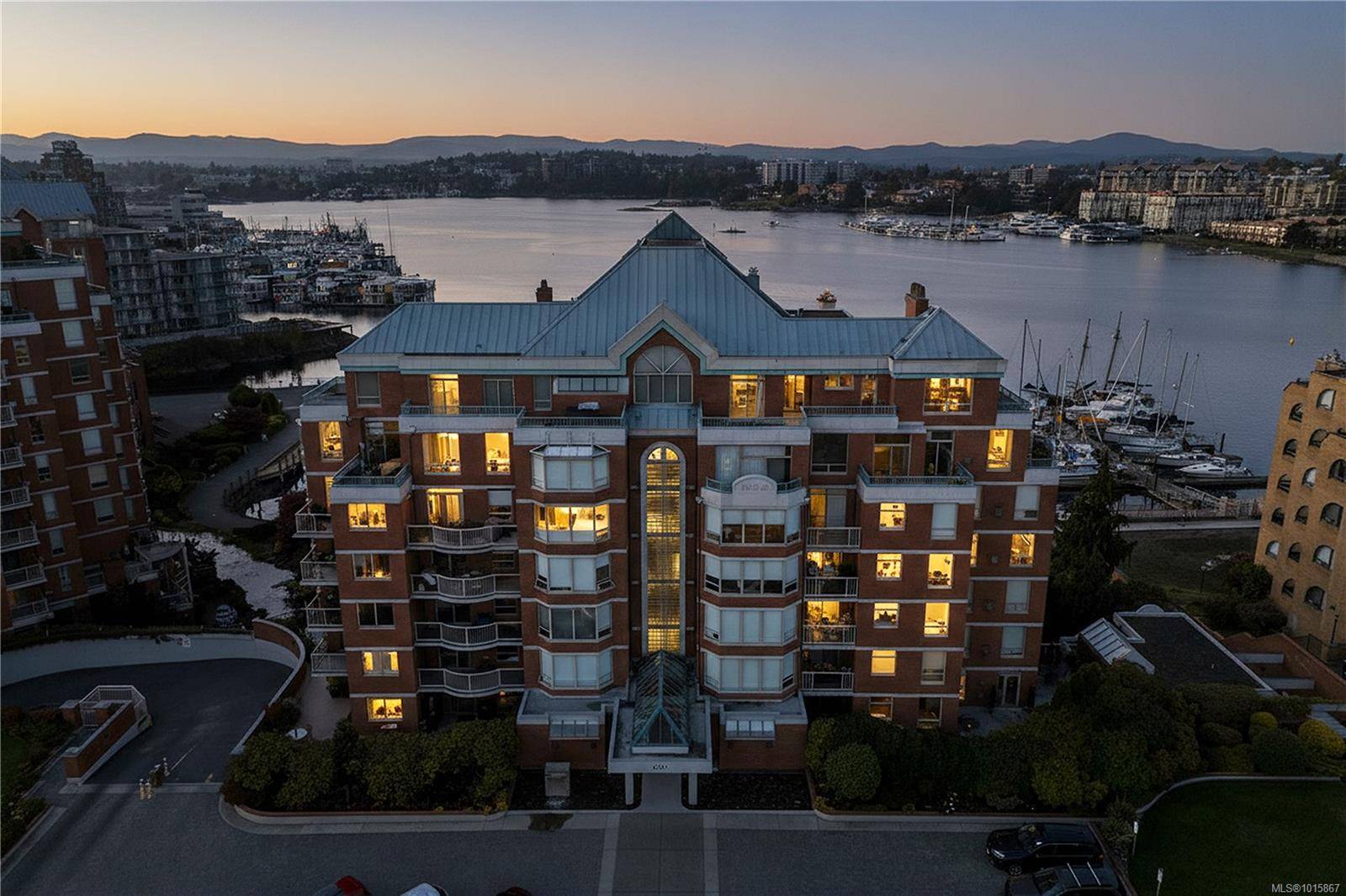 Victoria, BC V8V 4Y1,636 Montreal St #203