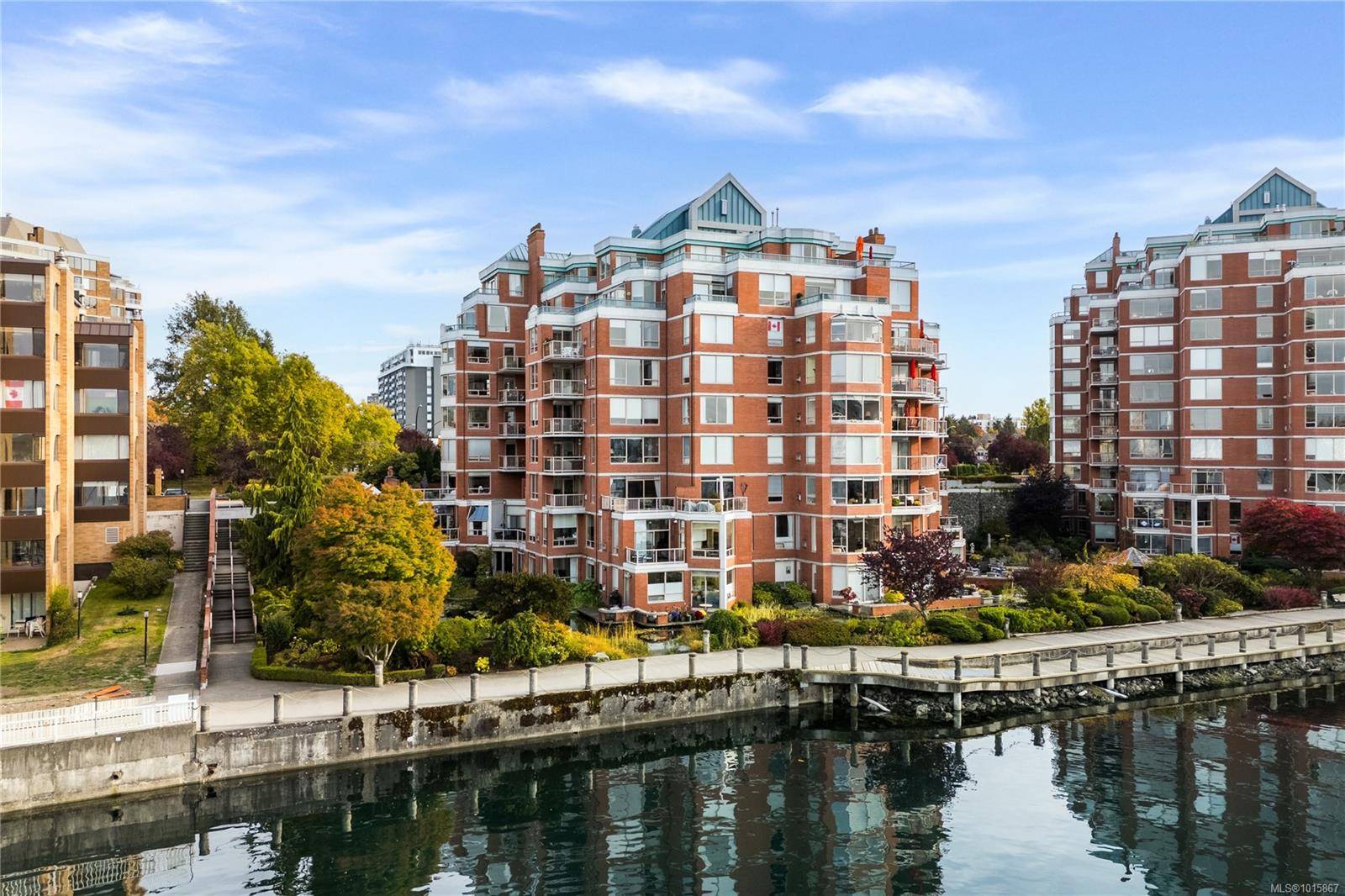 Victoria, BC V8V 4Y1,636 Montreal St #203