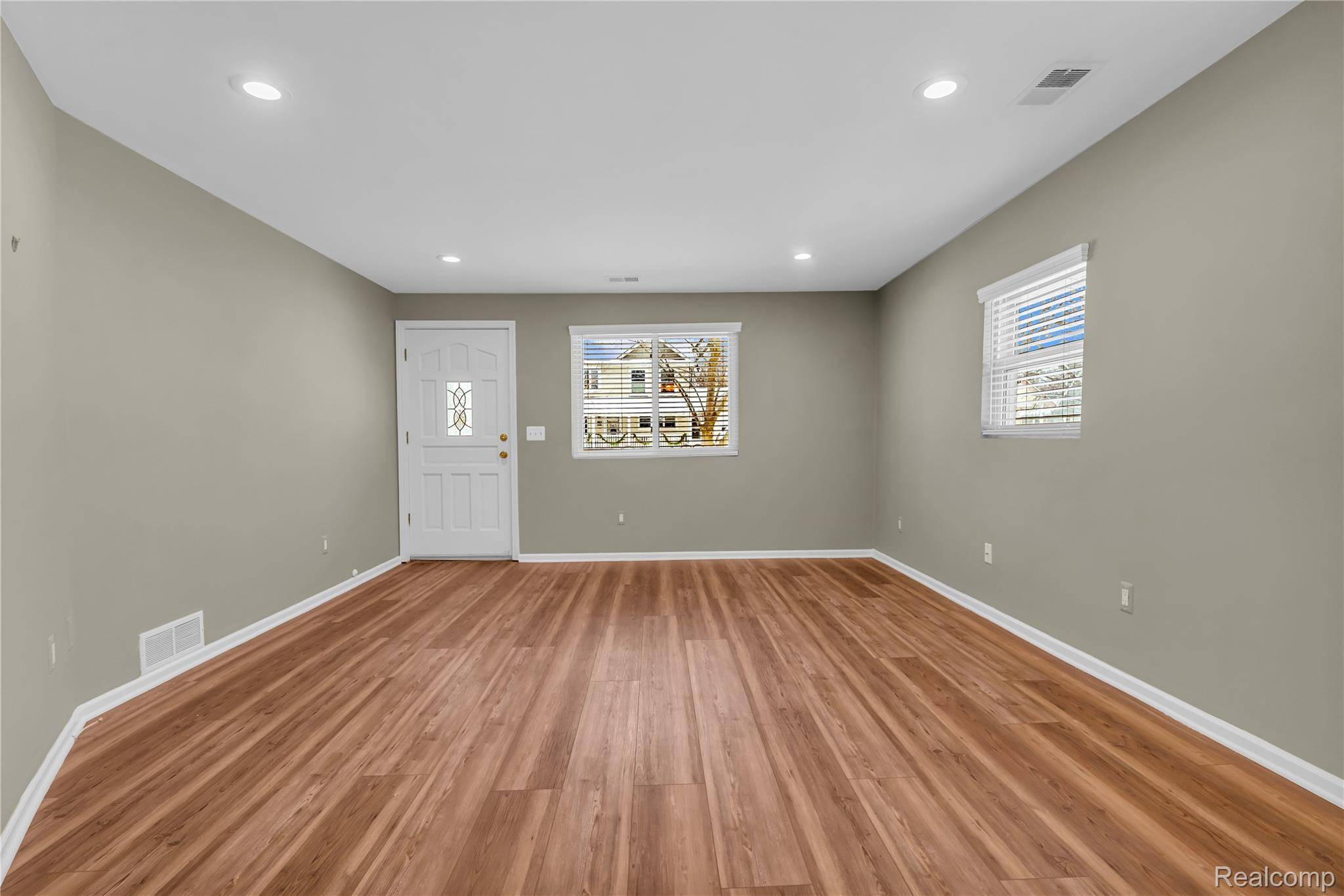 Royal Oak, MI 48073,3320 Harvard RD