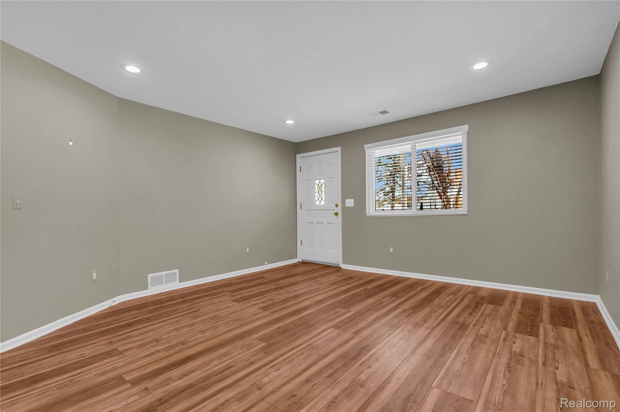 Royal Oak, MI 48073,3320 Harvard RD