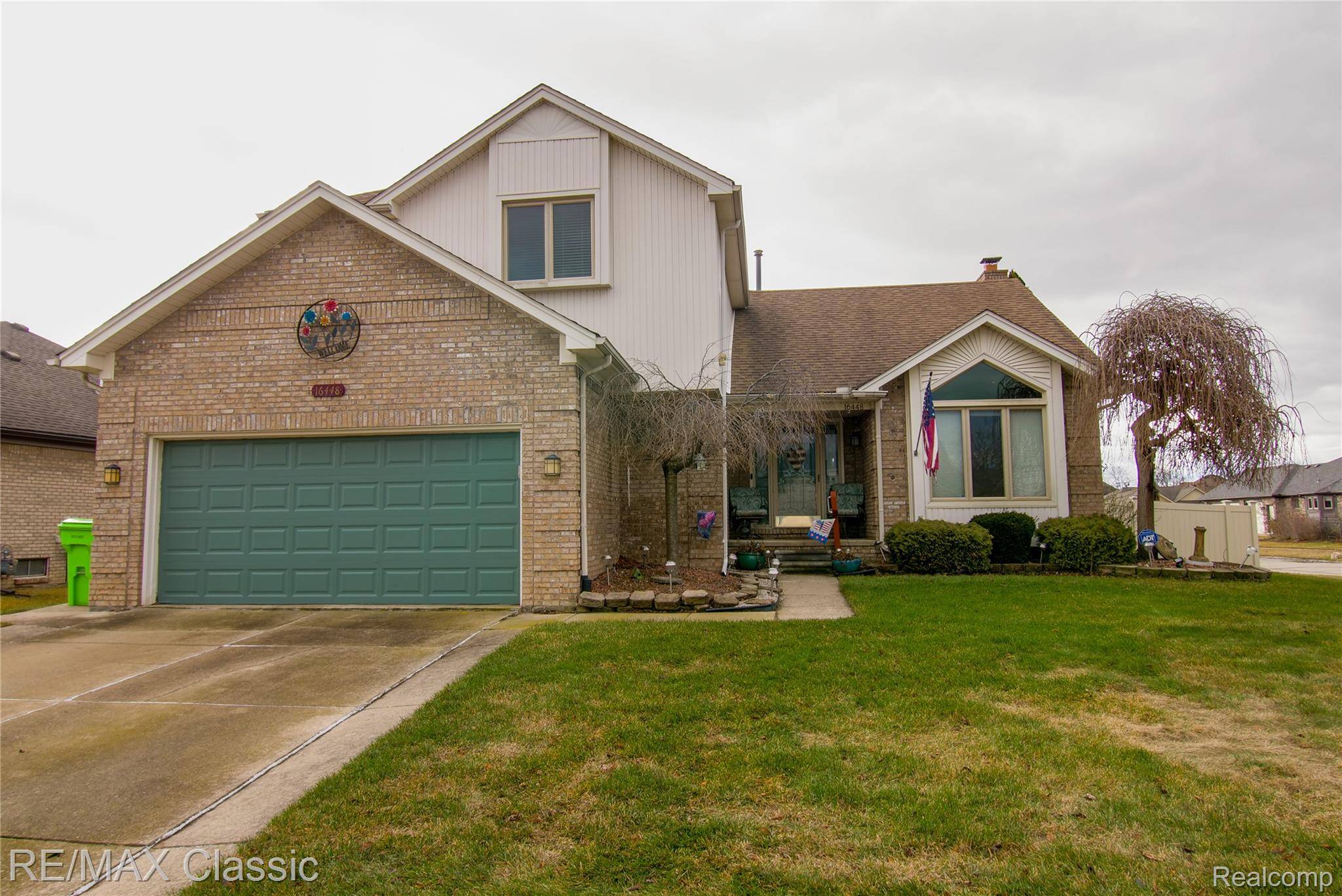 Macomb, MI 48042,16448 Trailway DR