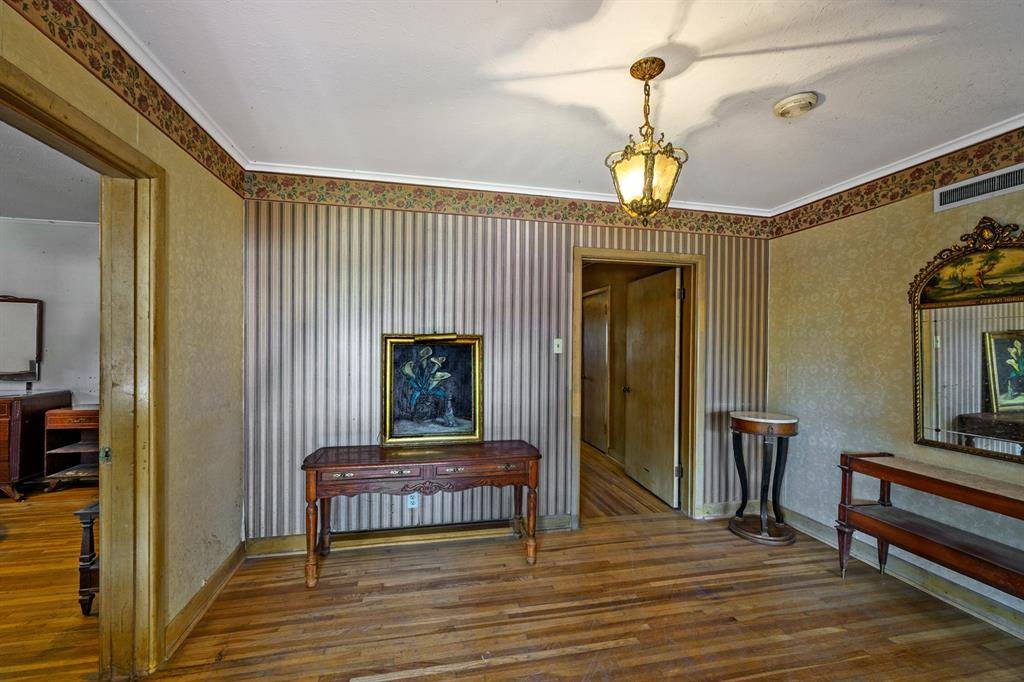 Denison, TX 75020,1114 W Walker Street