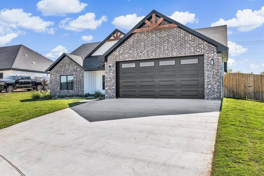 Hewitt, TX 76643,960 Gallant Fox Road