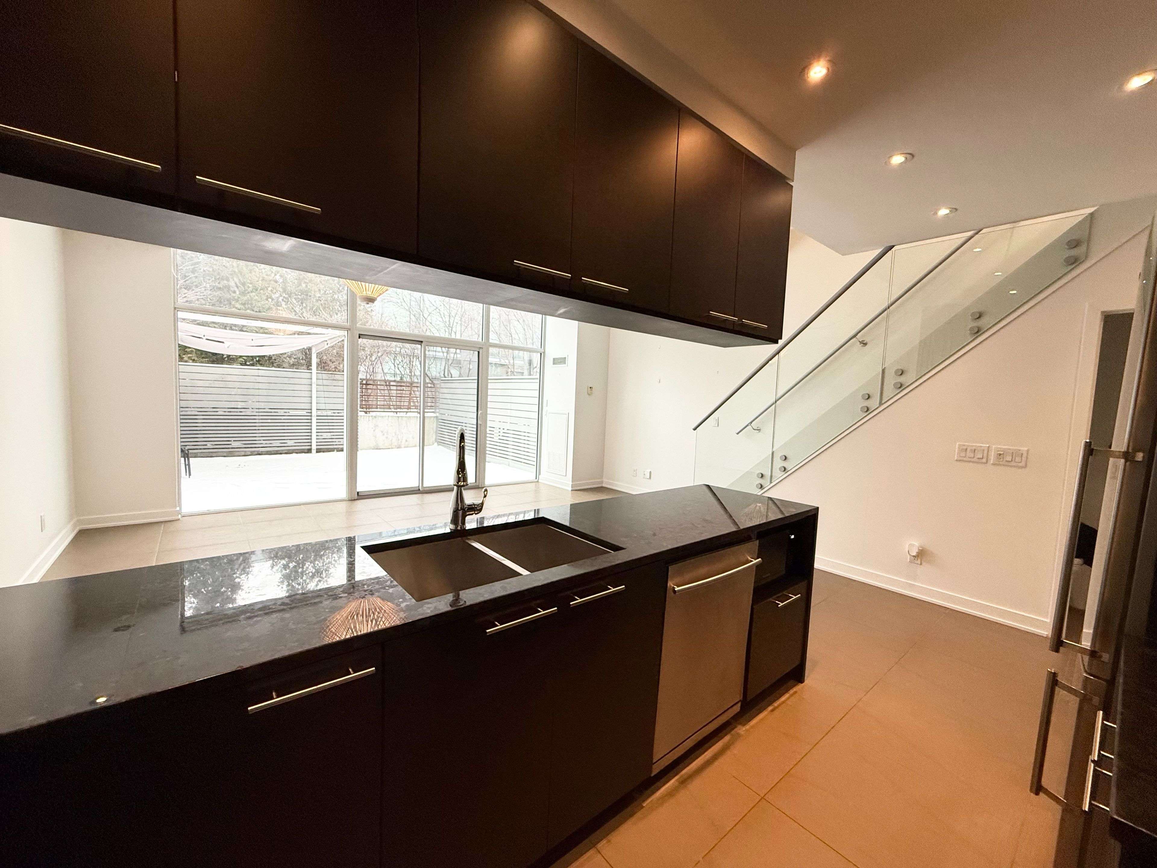 Toronto C08, ON M5E 0A3,3 Market ST #638