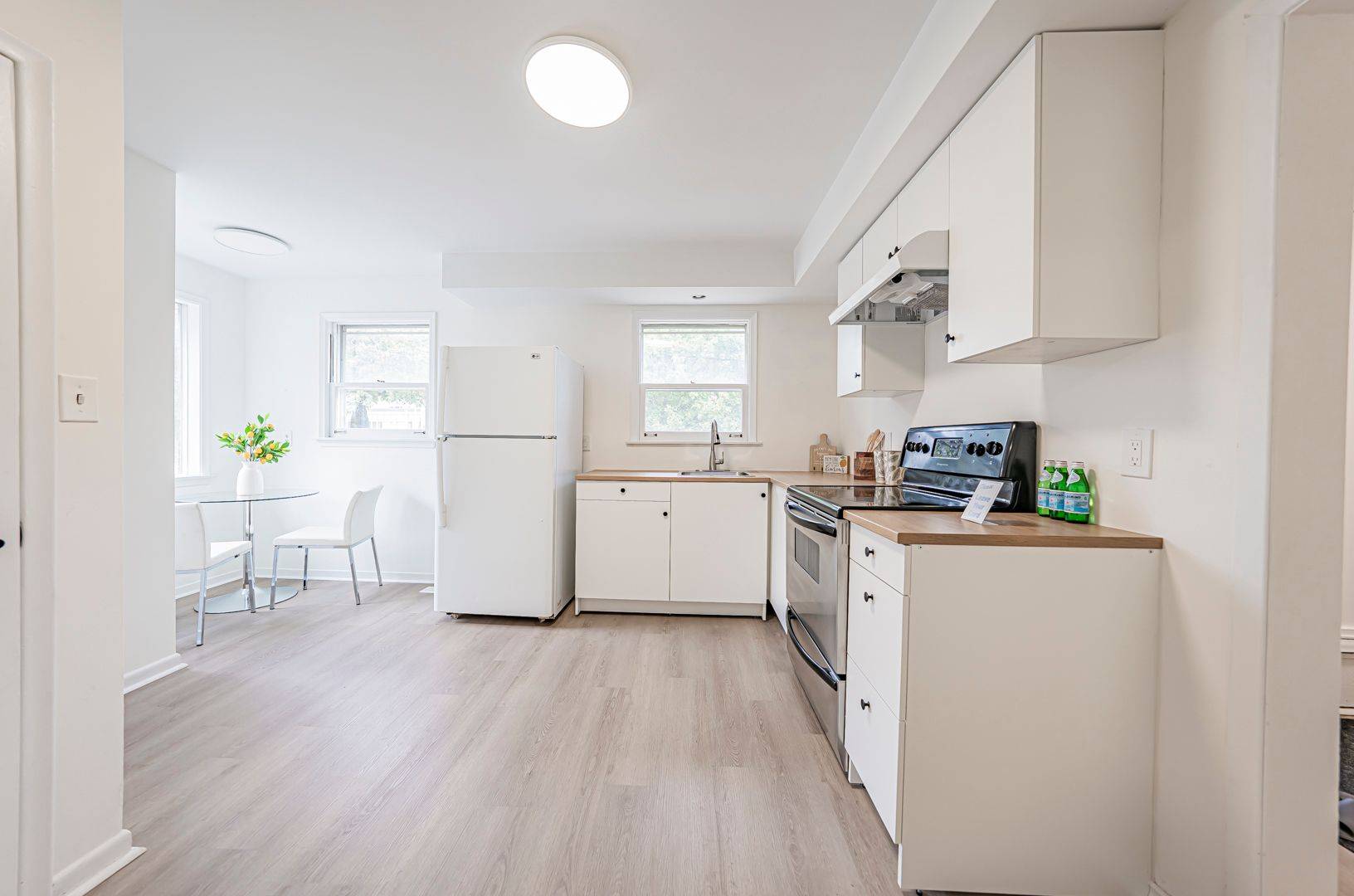 Toronto C14, ON M2M 3K2,81 Maxome AVE