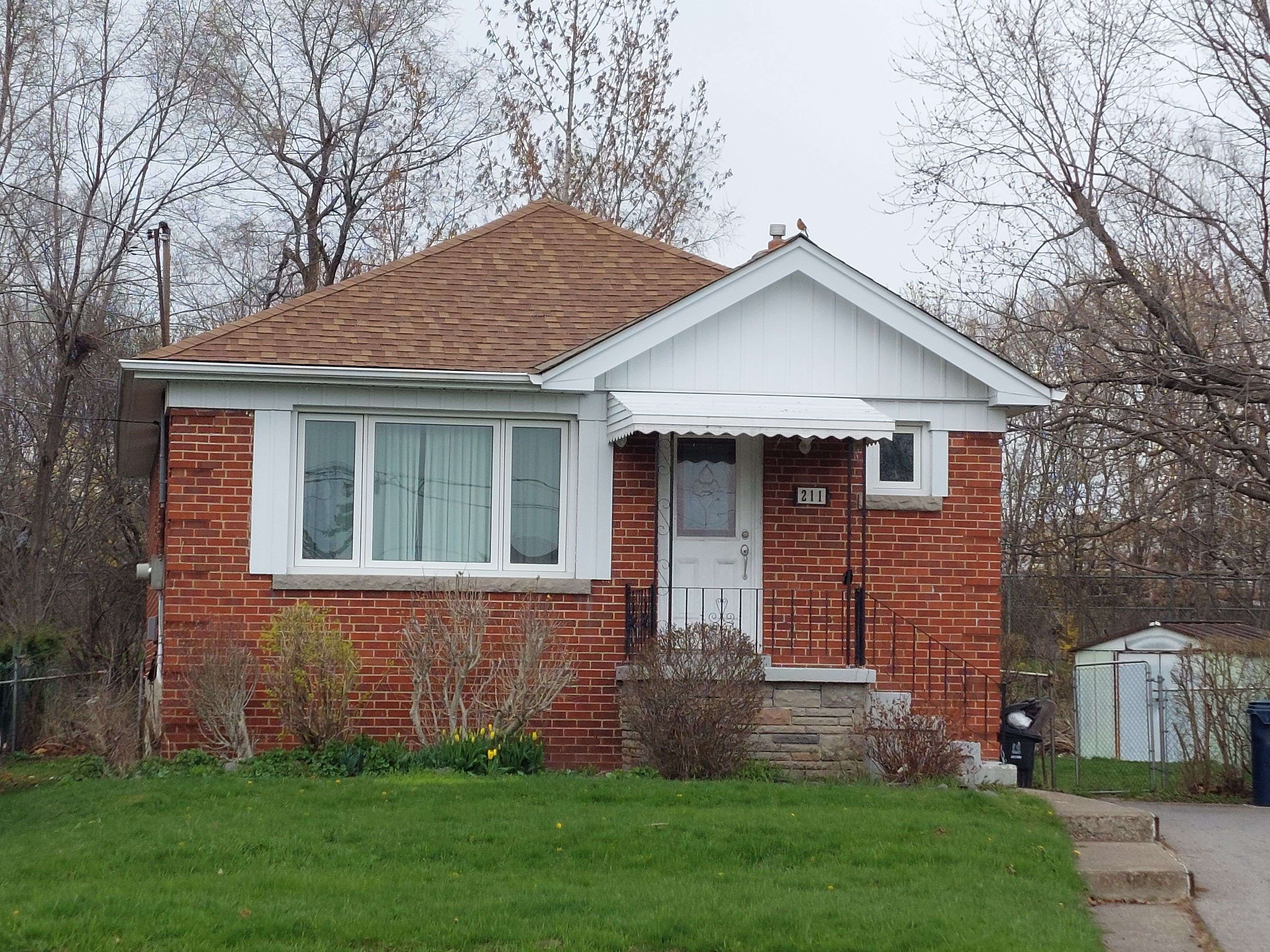 Toronto E04, ON M1R 3Y2,211 Ellington DR #Main