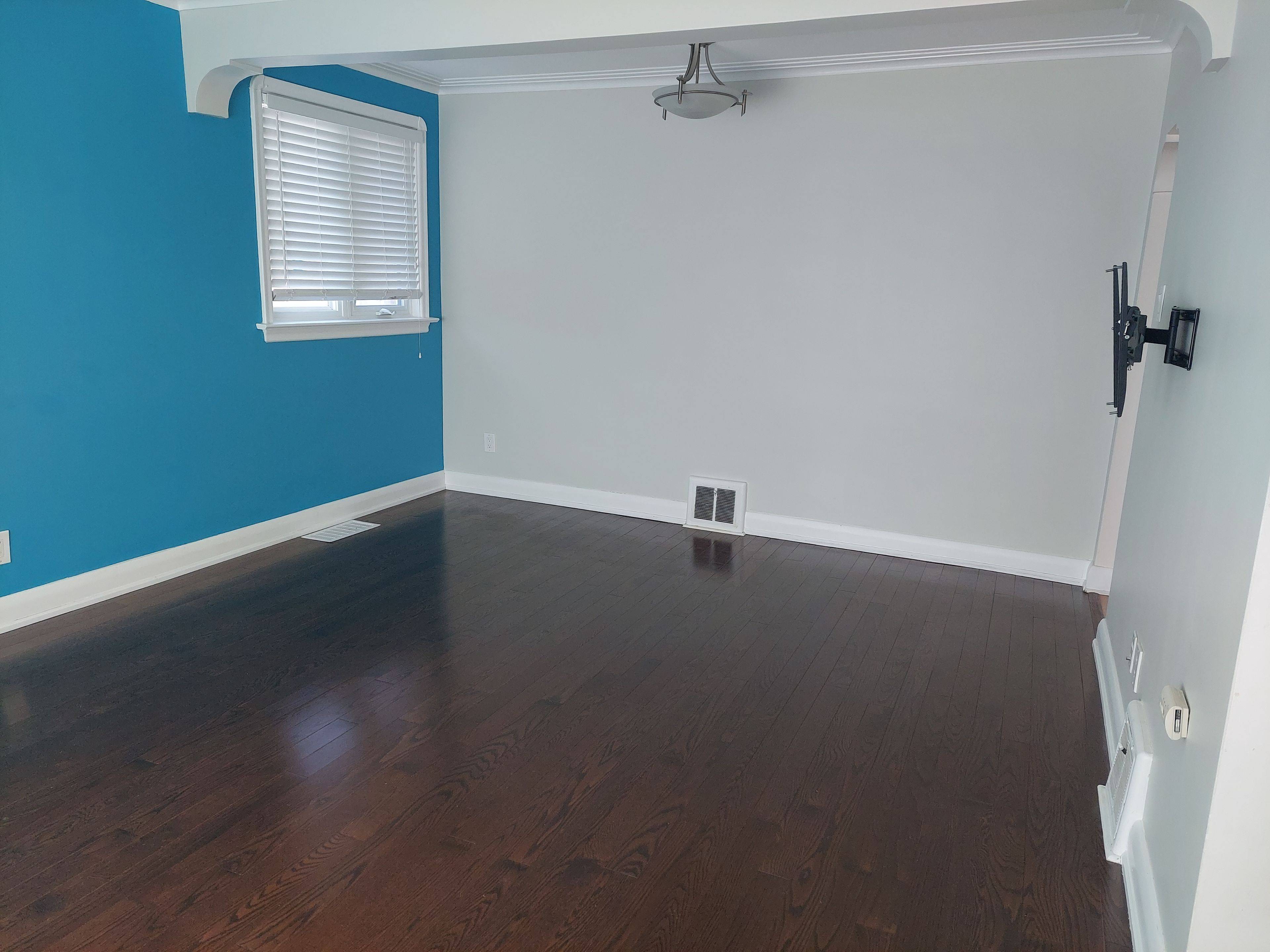 Toronto E04, ON M1R 3Y2,211 Ellington DR #Main