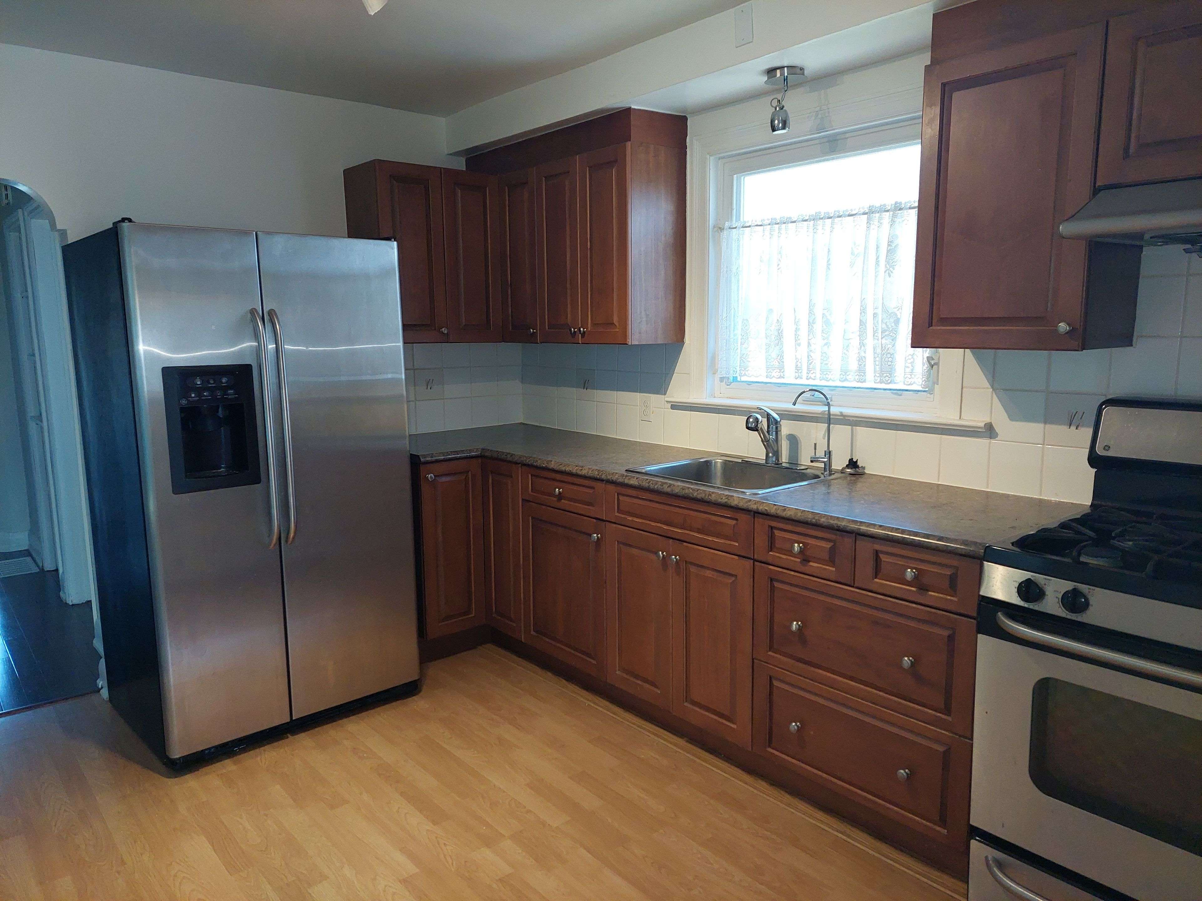 Toronto E04, ON M1R 3Y2,211 Ellington DR #Main