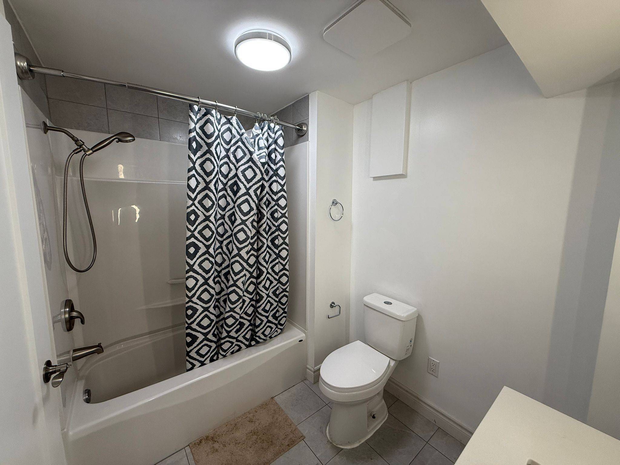 Whitby, ON L1P 1X3,47 Kirkland PL #Lower