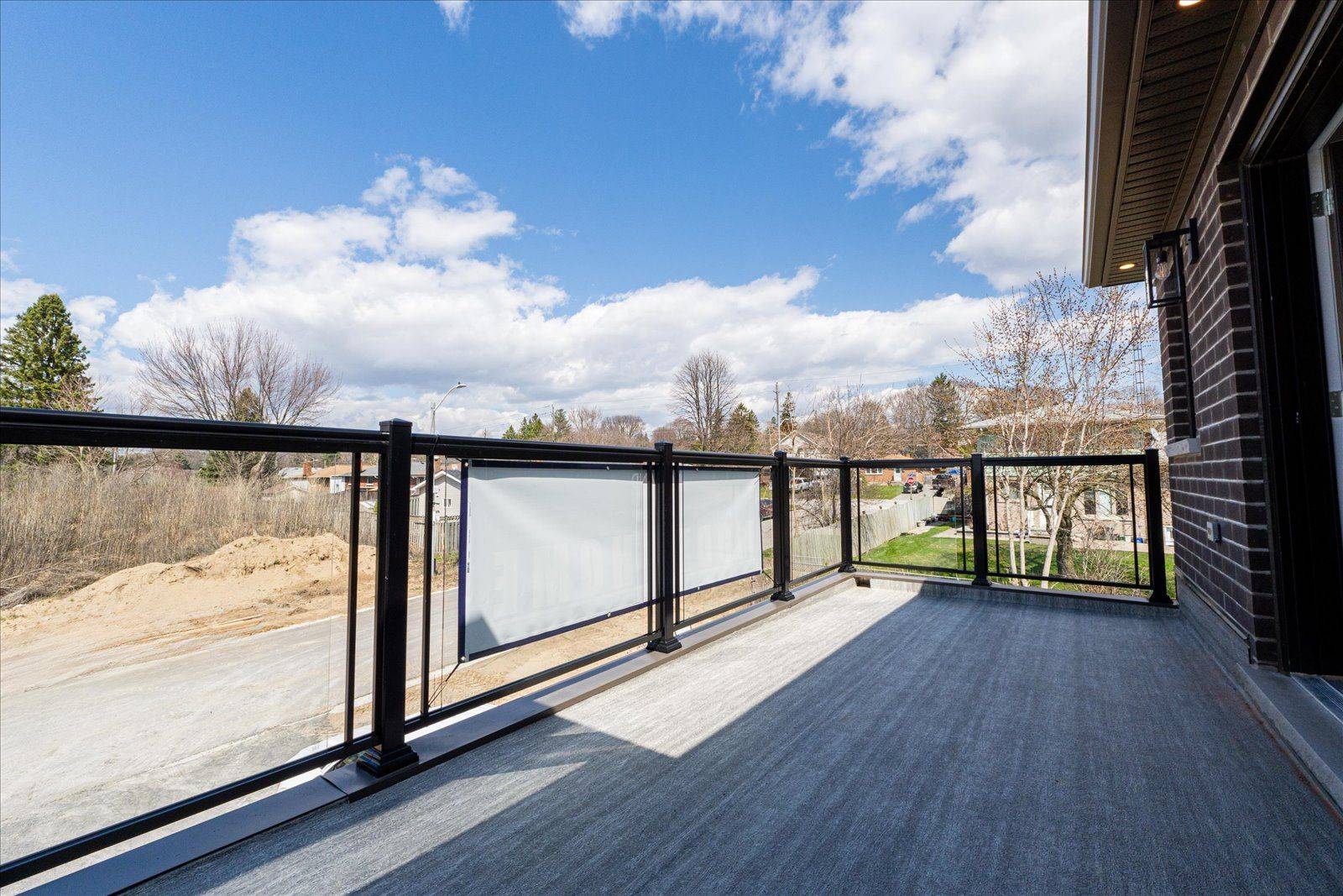 Oshawa, ON L1H 1H4,985 Queensdale AVE