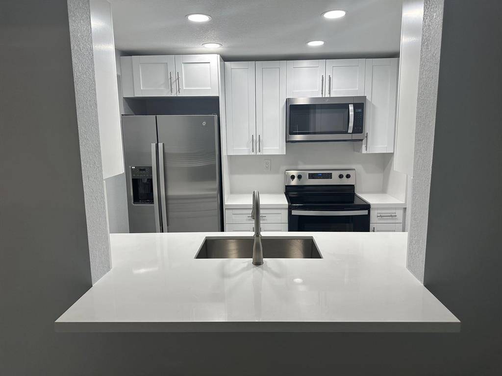 Boca Raton, FL 33428,9430 Boca Cove Cir #203