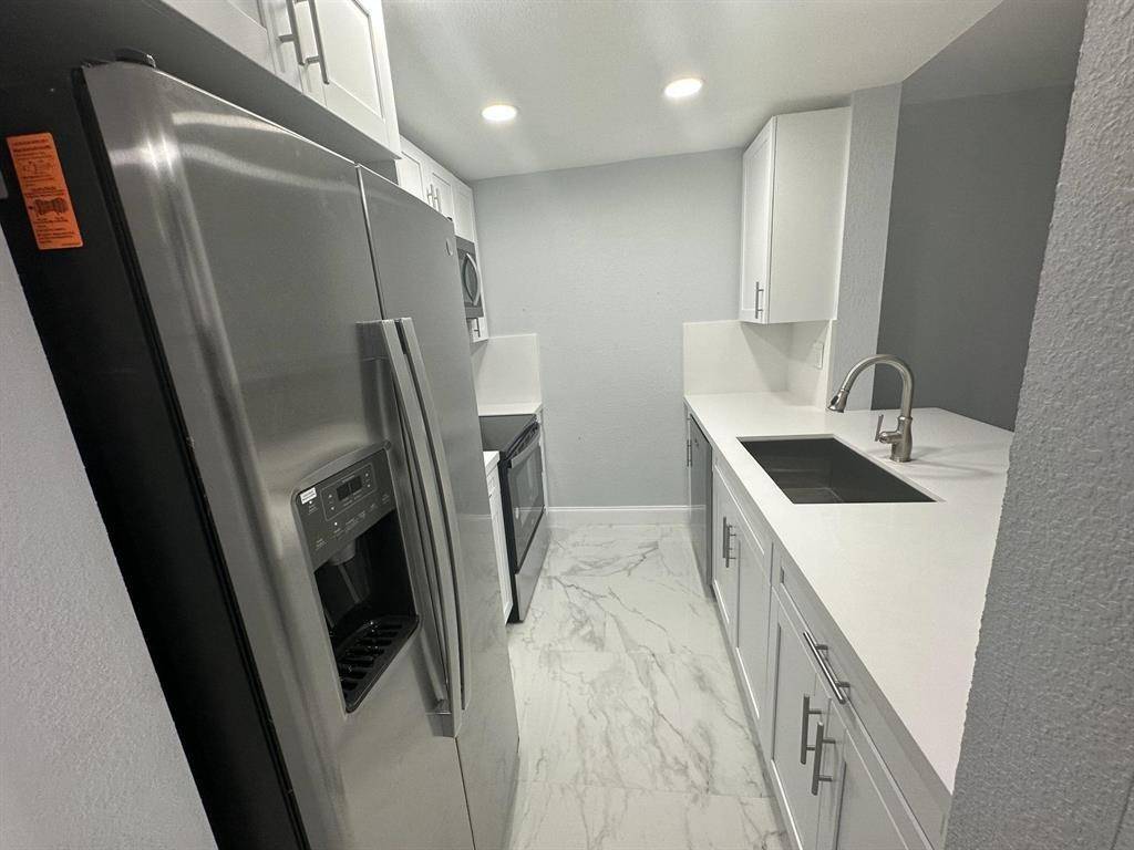 Boca Raton, FL 33428,9430 Boca Cove Cir #203