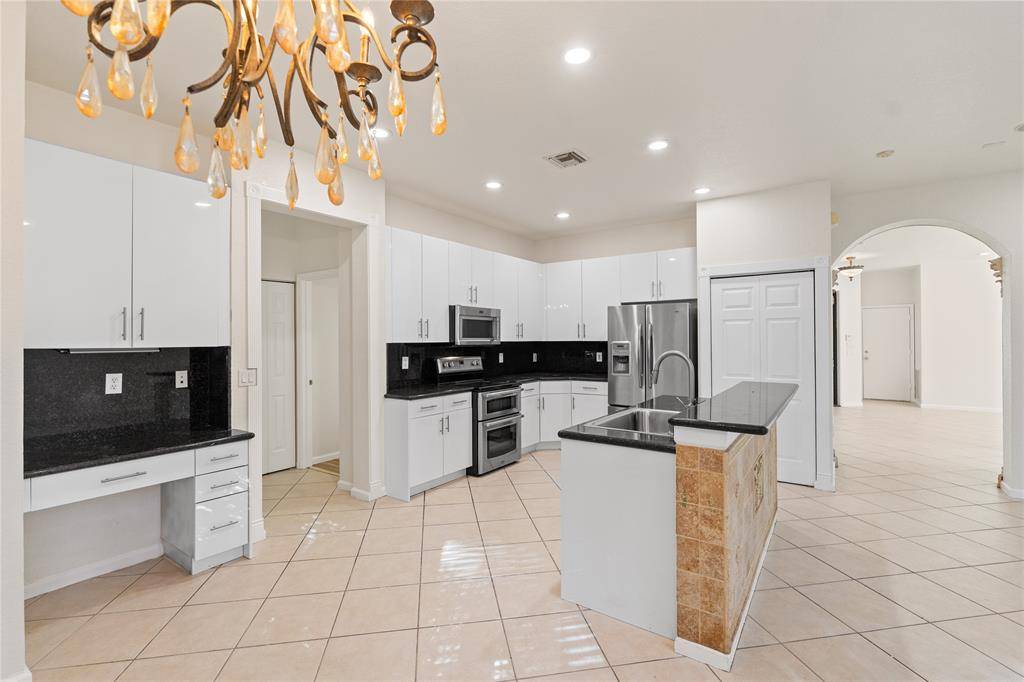 Miramar, FL 33027,16376 SW 31st St