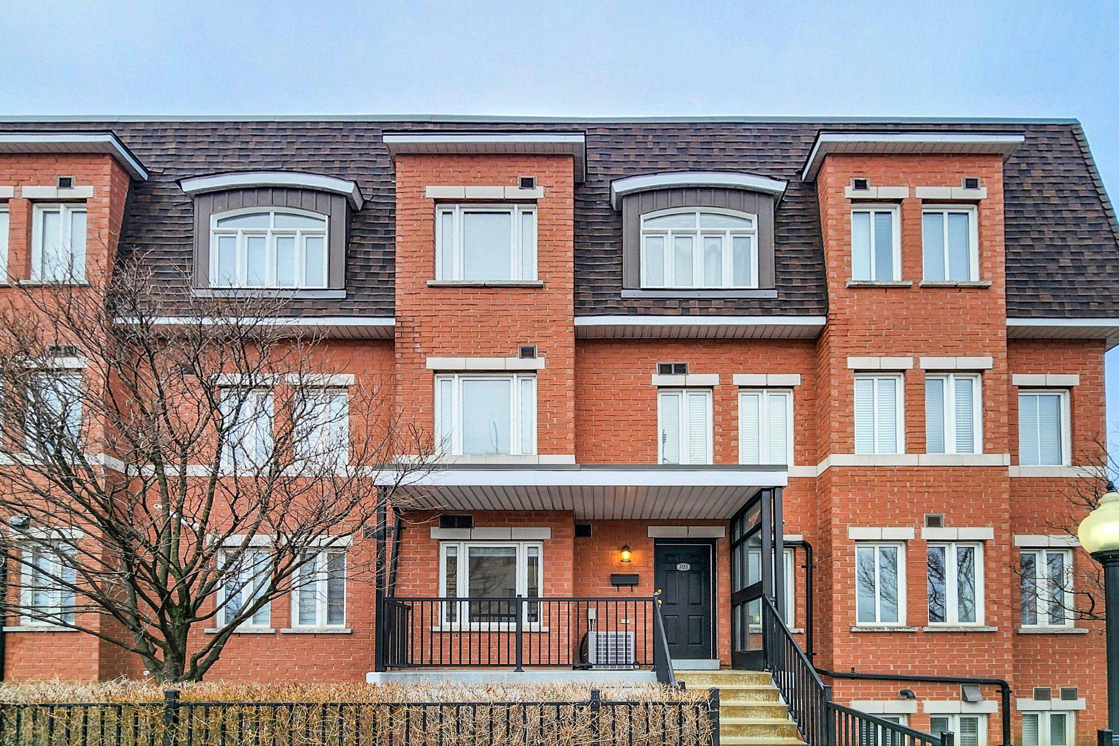 Markham, ON L3T 0A7,308 John ST #203