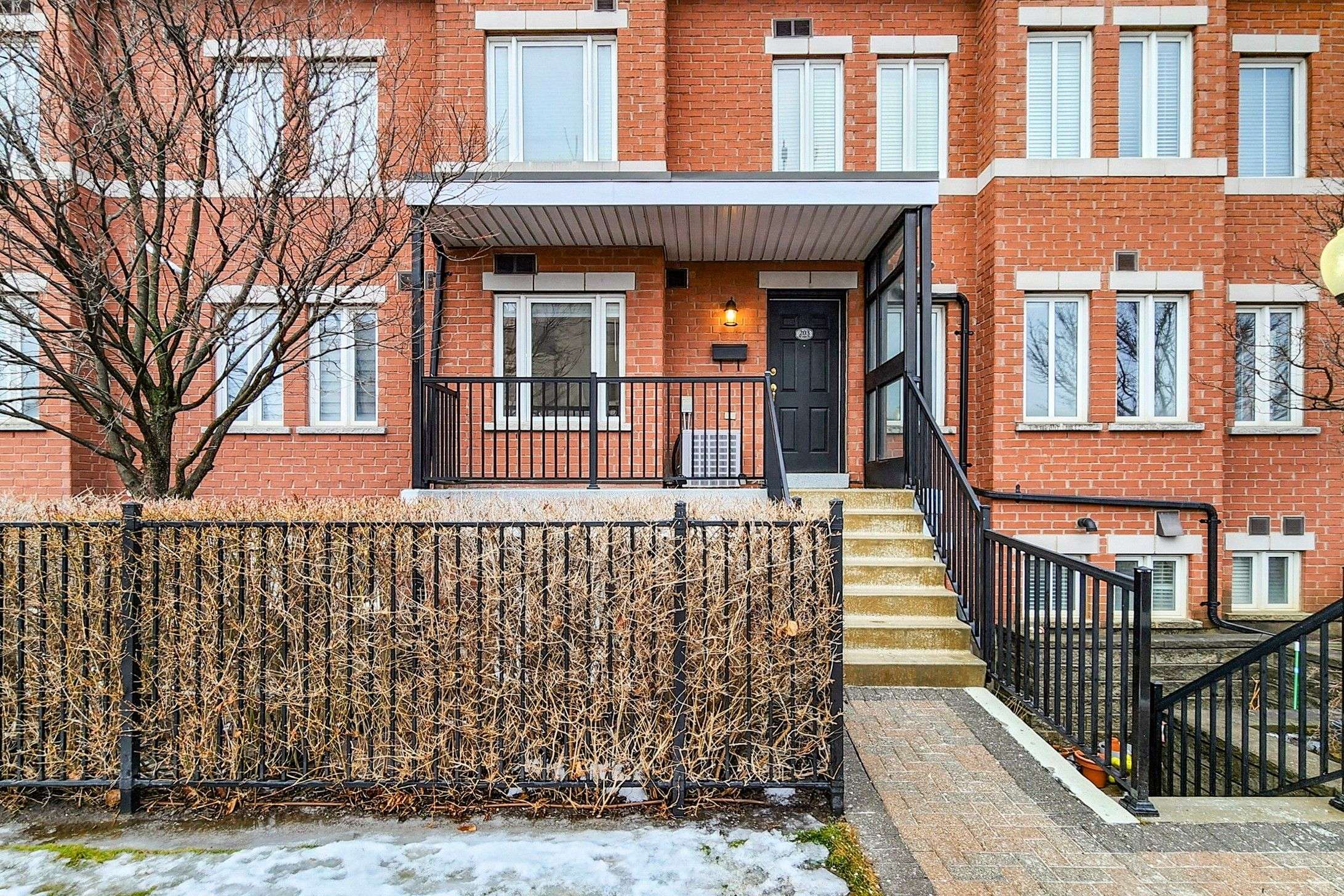 Markham, ON L3T 0A7,308 John ST #203