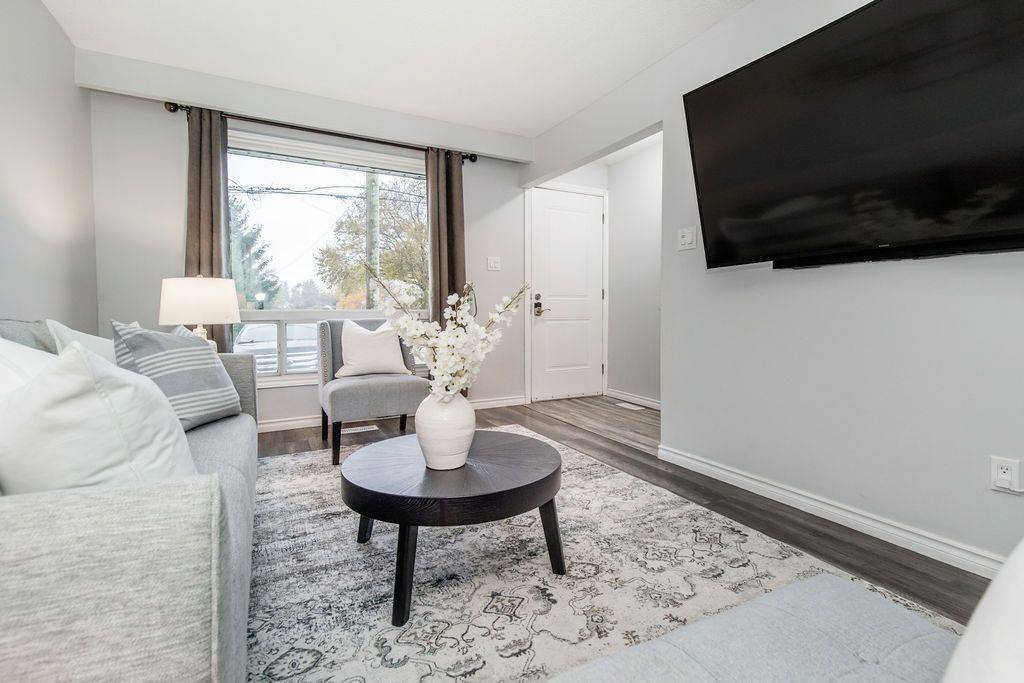 Collingwood, ON L9Y 3R3,83 Katherine ST