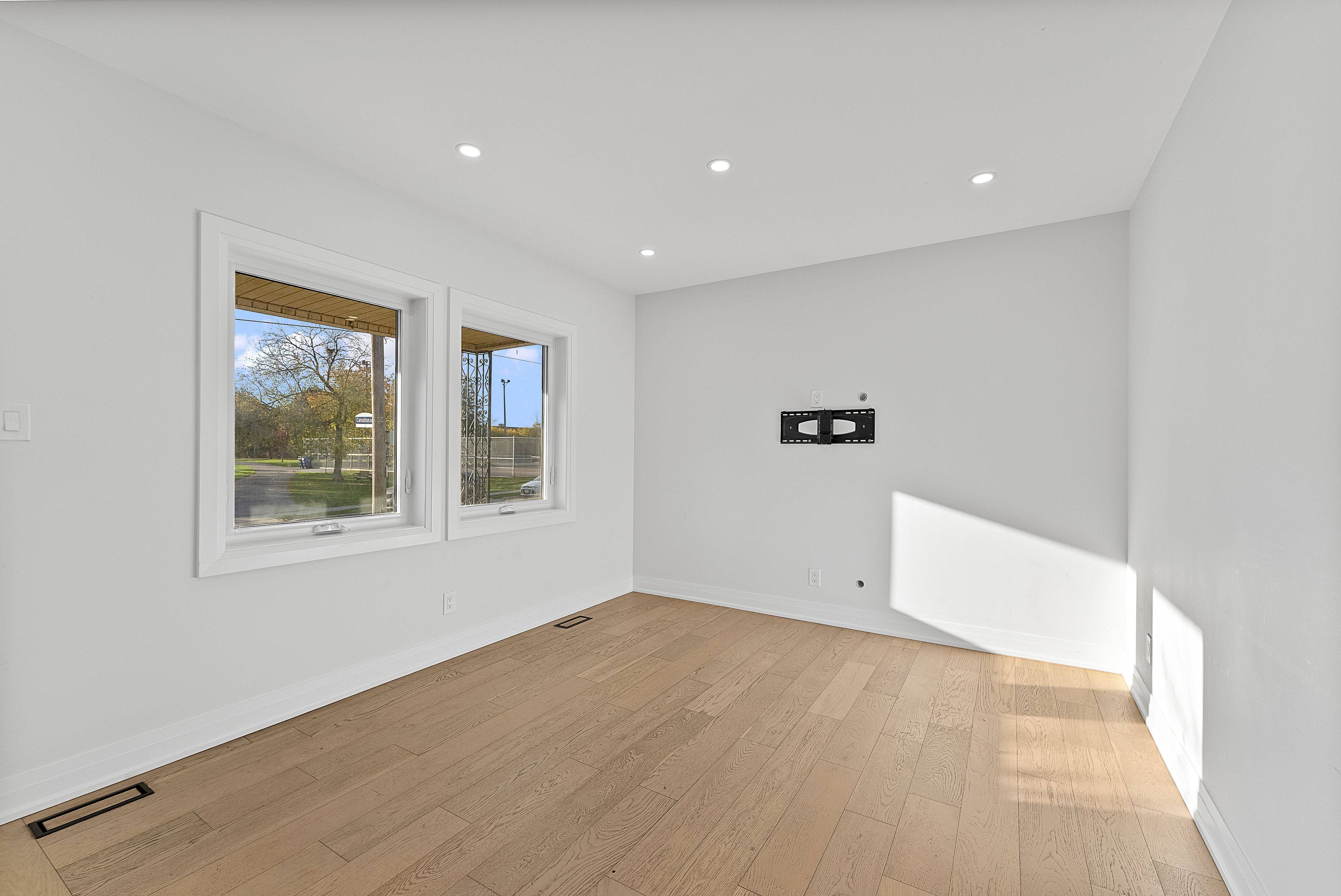 Toronto W06, ON M8V 3R9,99 Twenty Sixth ST #Main