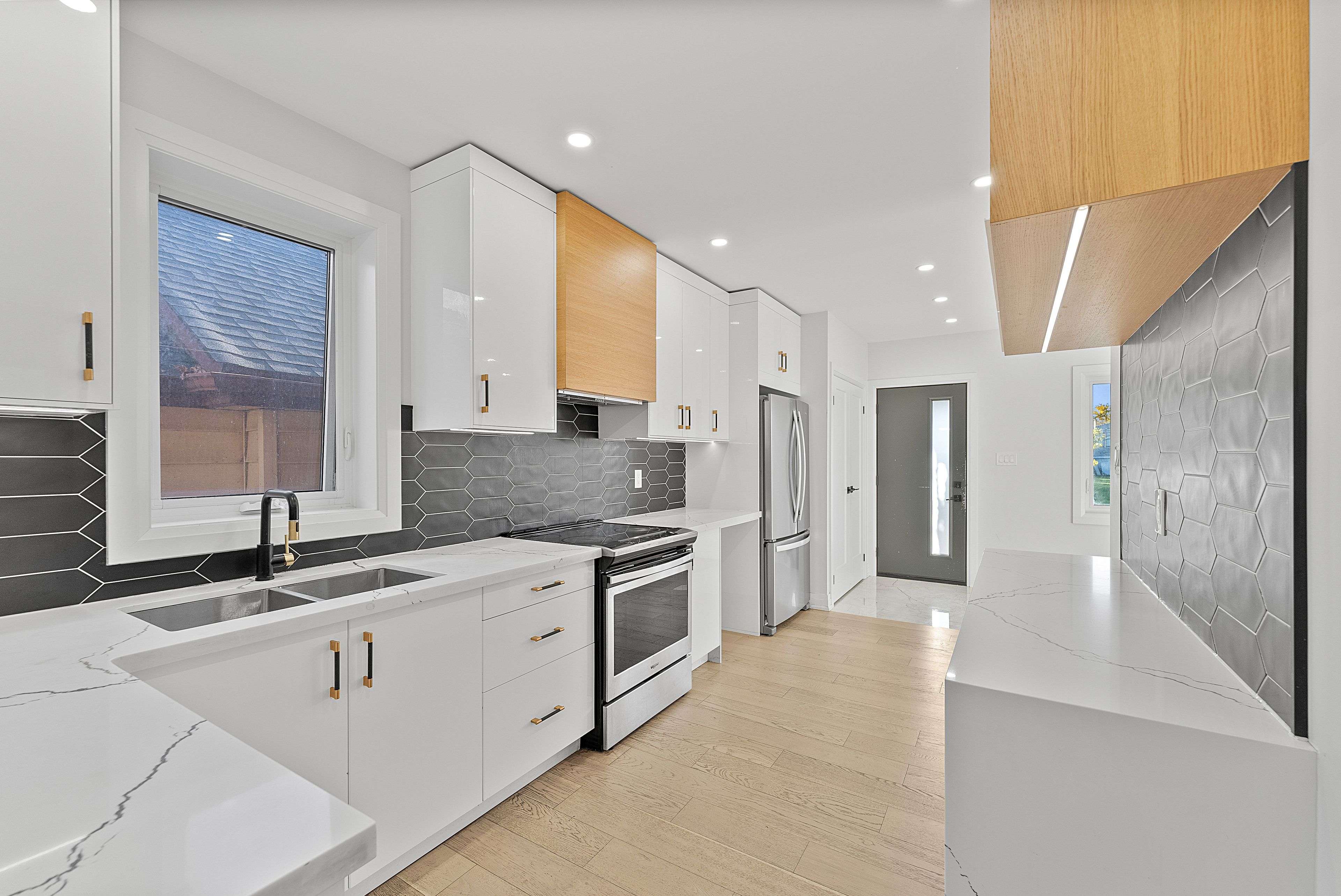 Toronto W06, ON M8V 3R9,99 Twenty Sixth ST #Main