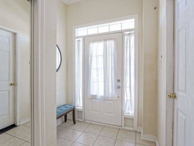 Brampton, ON L6V 4N8,76 Seahorse ( Upper Unit ) AVE