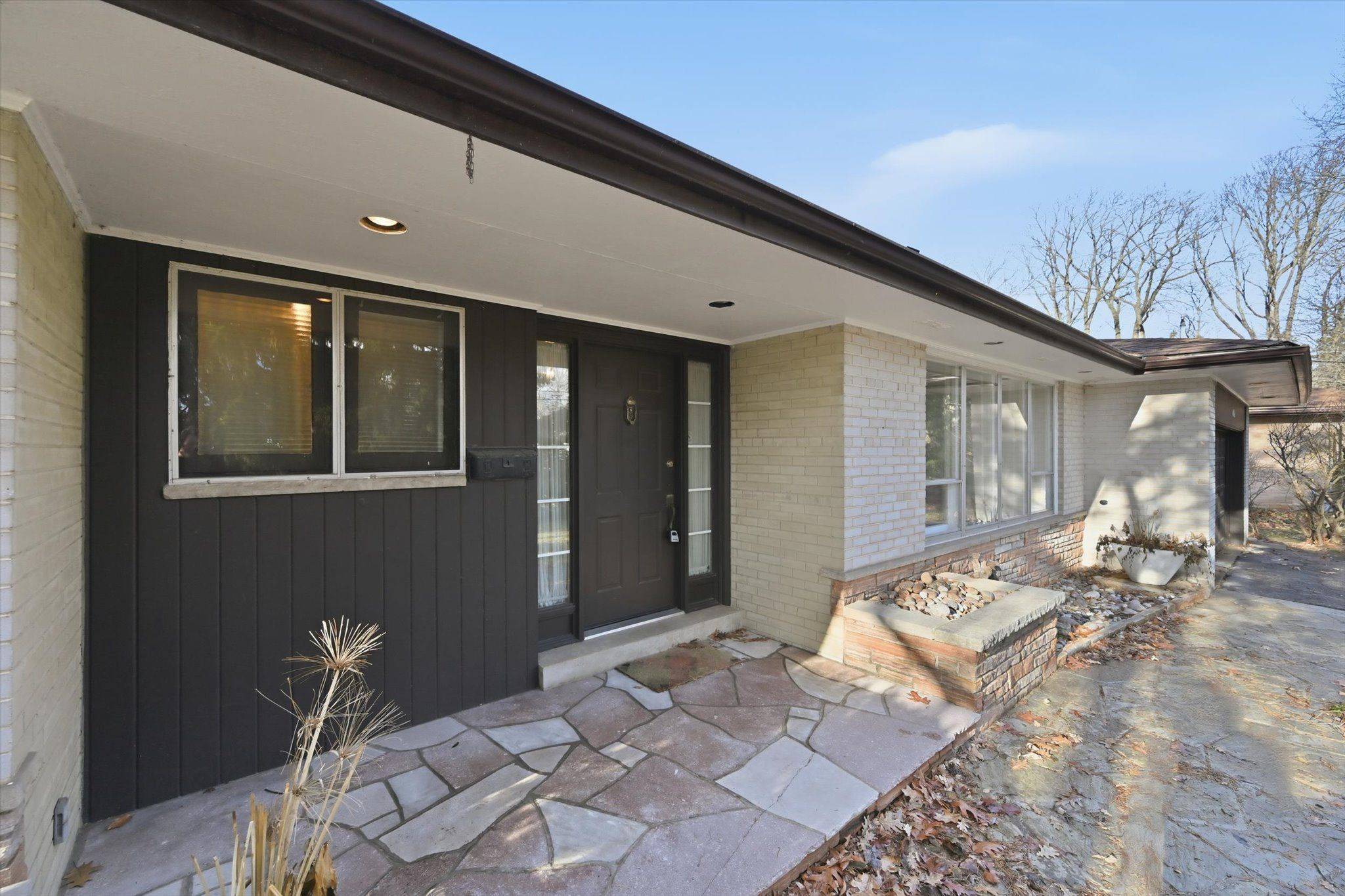 Oakville, ON L6J 2L2,1087 Linbrook RD