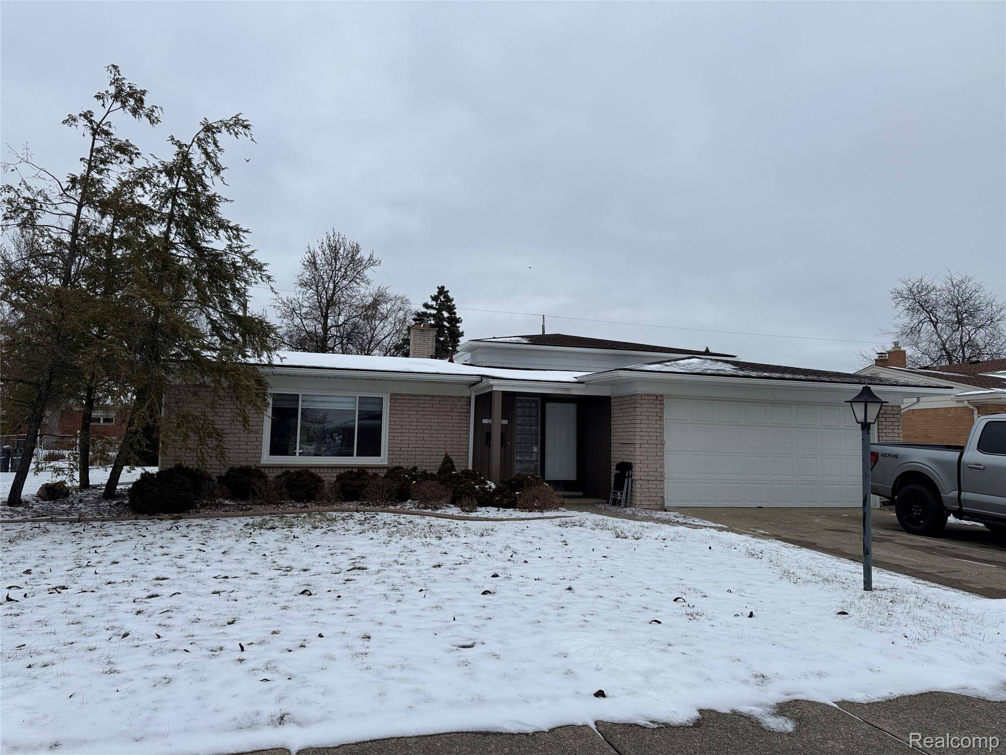 Dearborn Heights, MI 48127,26960 Sheahan DR