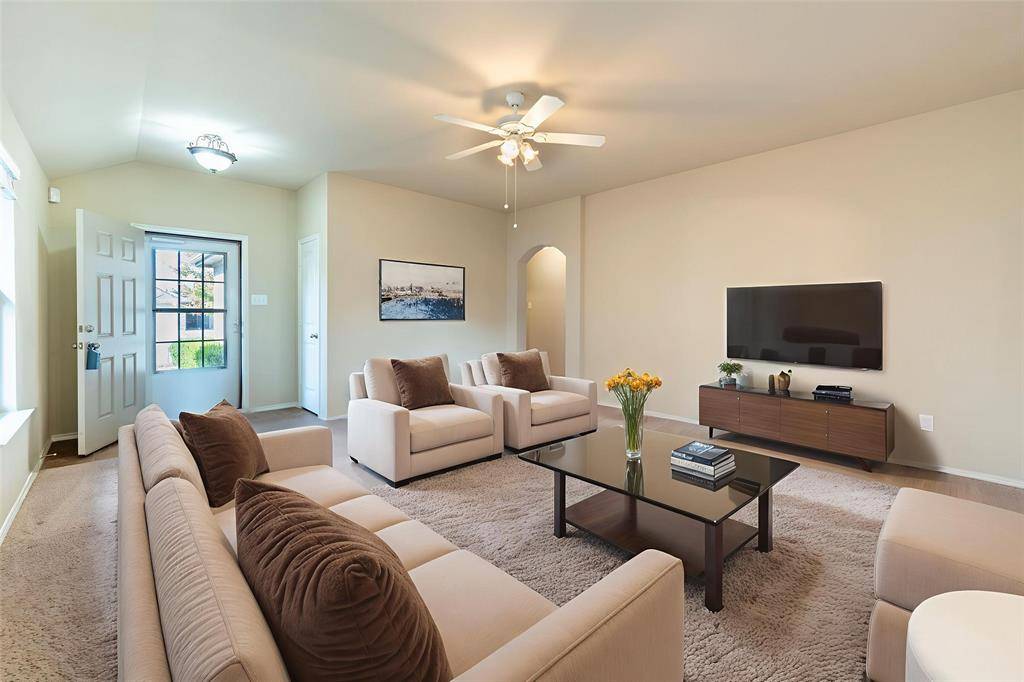 Waxahachie, TX 75167,216 Chimney Rock Drive