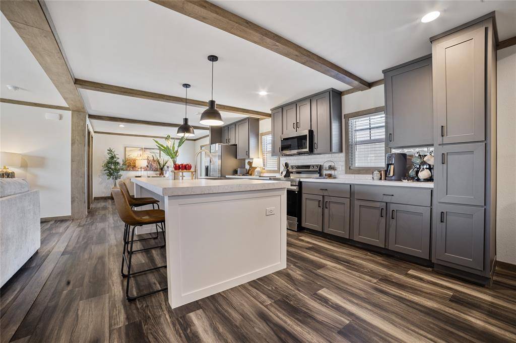 Poolville, TX 76487,2004 Buffet Way