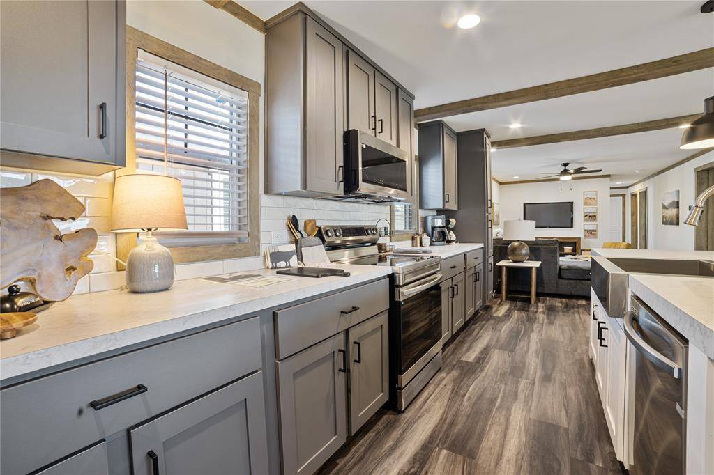 Poolville, TX 76487,2004 Buffet Way